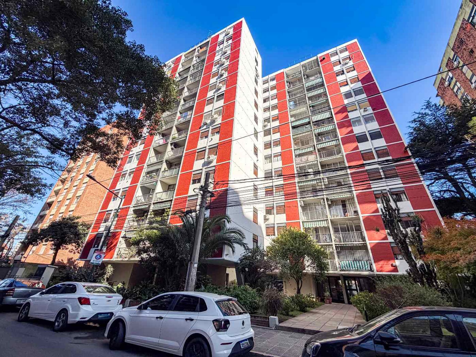 Tres Ambientes En Venta Con Balcon / Piso Alto