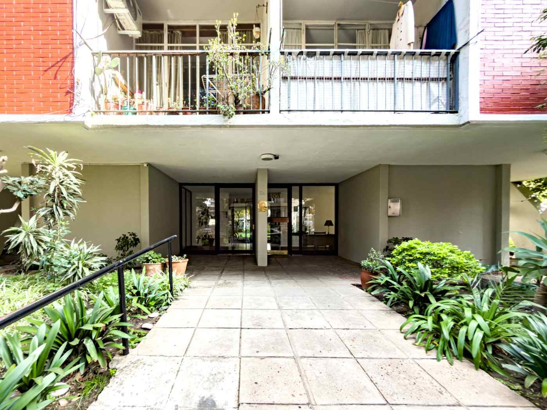 Tres Ambientes En Venta Con Balcon / Piso Alto
