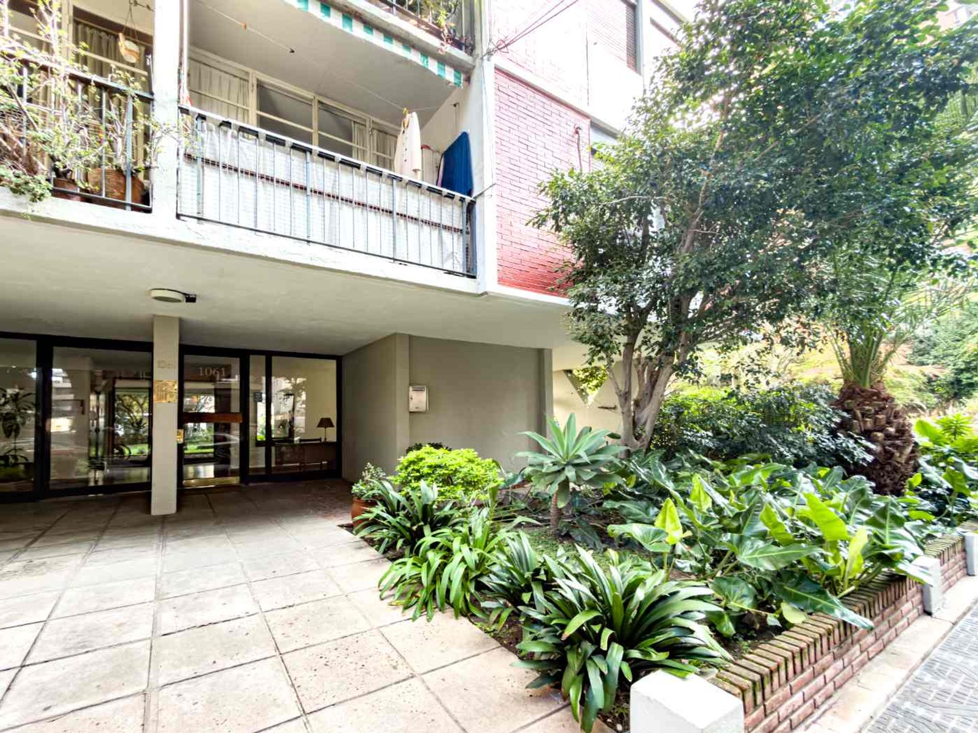 Tres Ambientes En Venta Con Balcon / Piso Alto