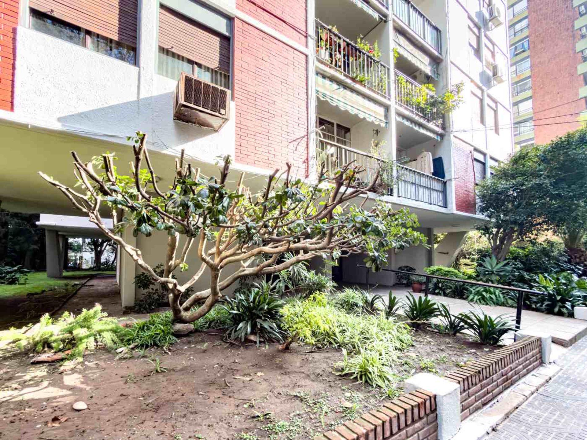 Tres Ambientes En Venta Con Balcon / Piso Alto