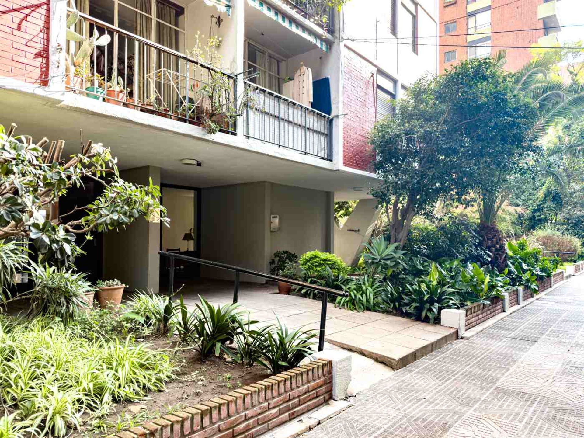 Tres Ambientes En Venta Con Balcon / Piso Alto