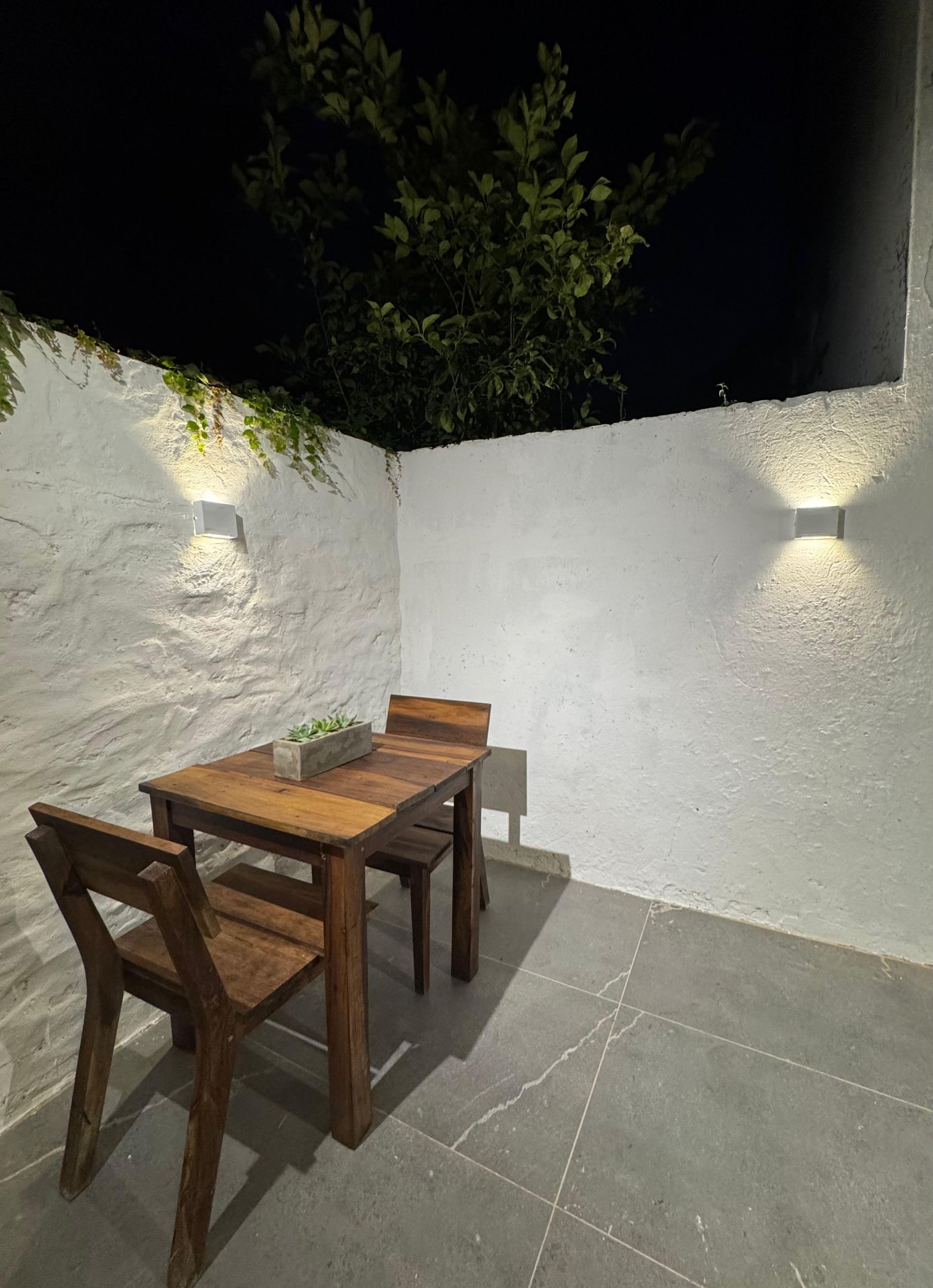 LOCAL frente con patio