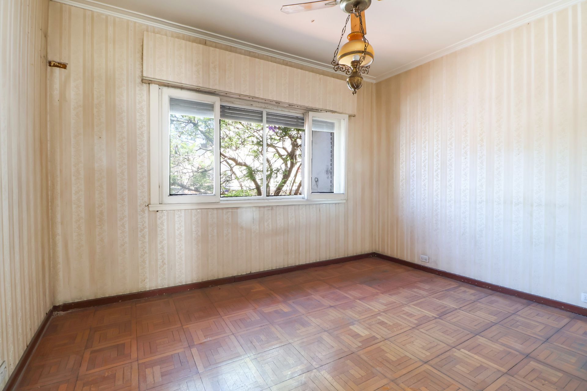 VENTA 2 LOCALES COMERCIALES Y CASA 5 amb / PARQUE