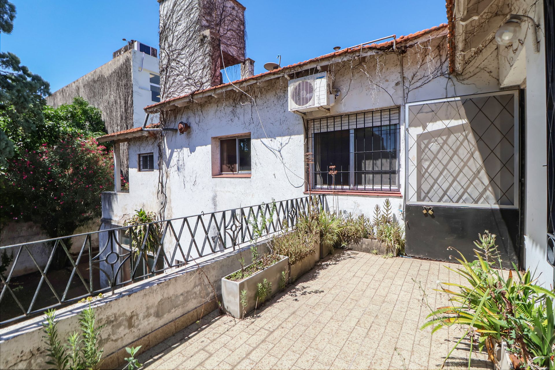 VENTA 2 LOCALES COMERCIALES Y CASA 5 amb / PARQUE