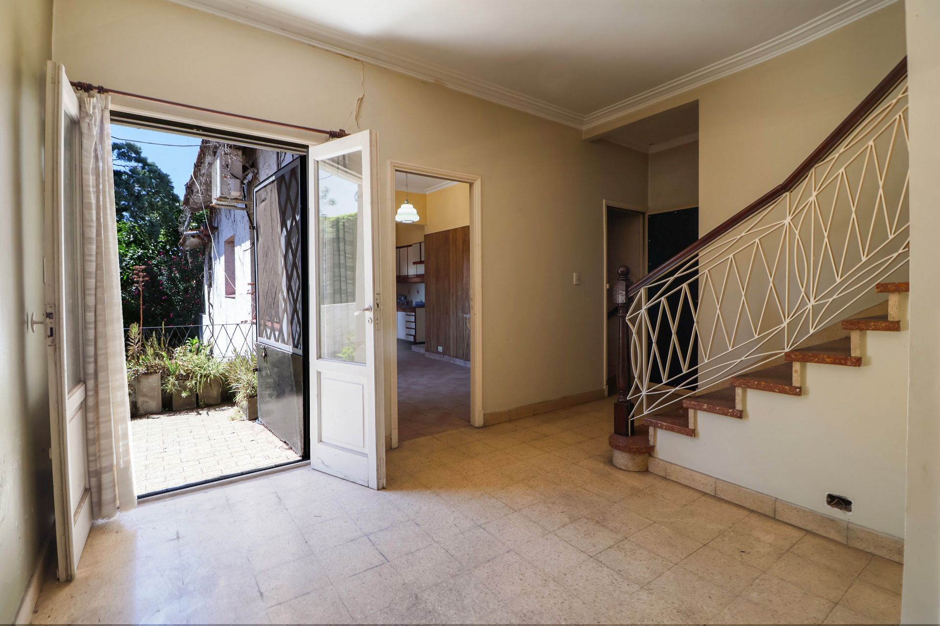 VENTA 2 LOCALES COMERCIALES Y CASA 5 amb / PARQUE