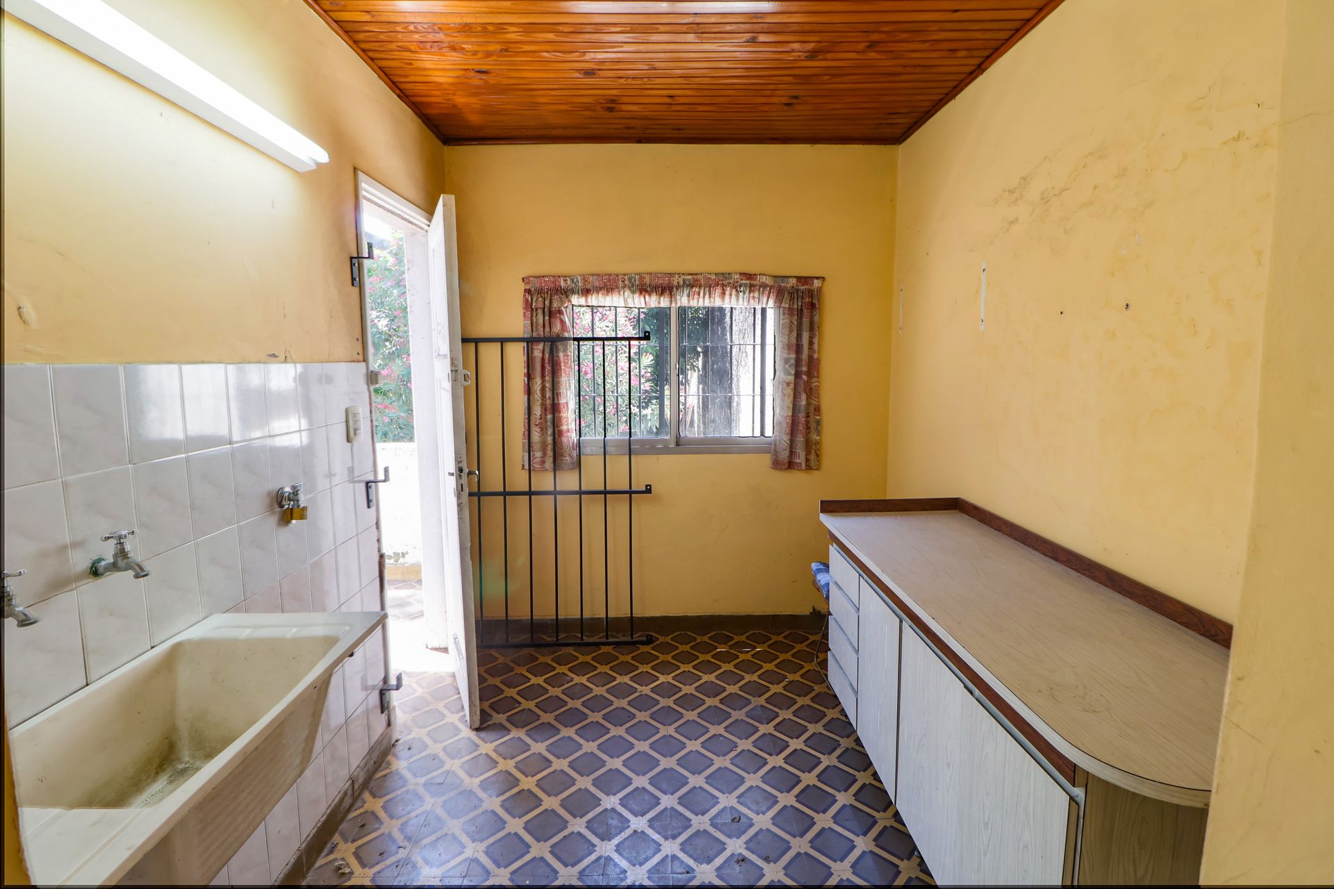 VENTA 2 LOCALES COMERCIALES Y CASA 5 amb / PARQUE