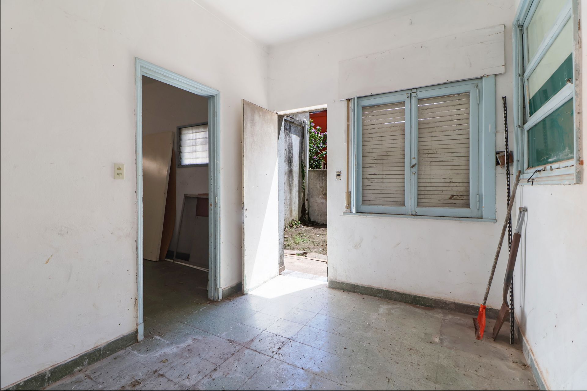 VENTA 2 LOCALES COMERCIALES Y CASA 5 amb / PARQUE