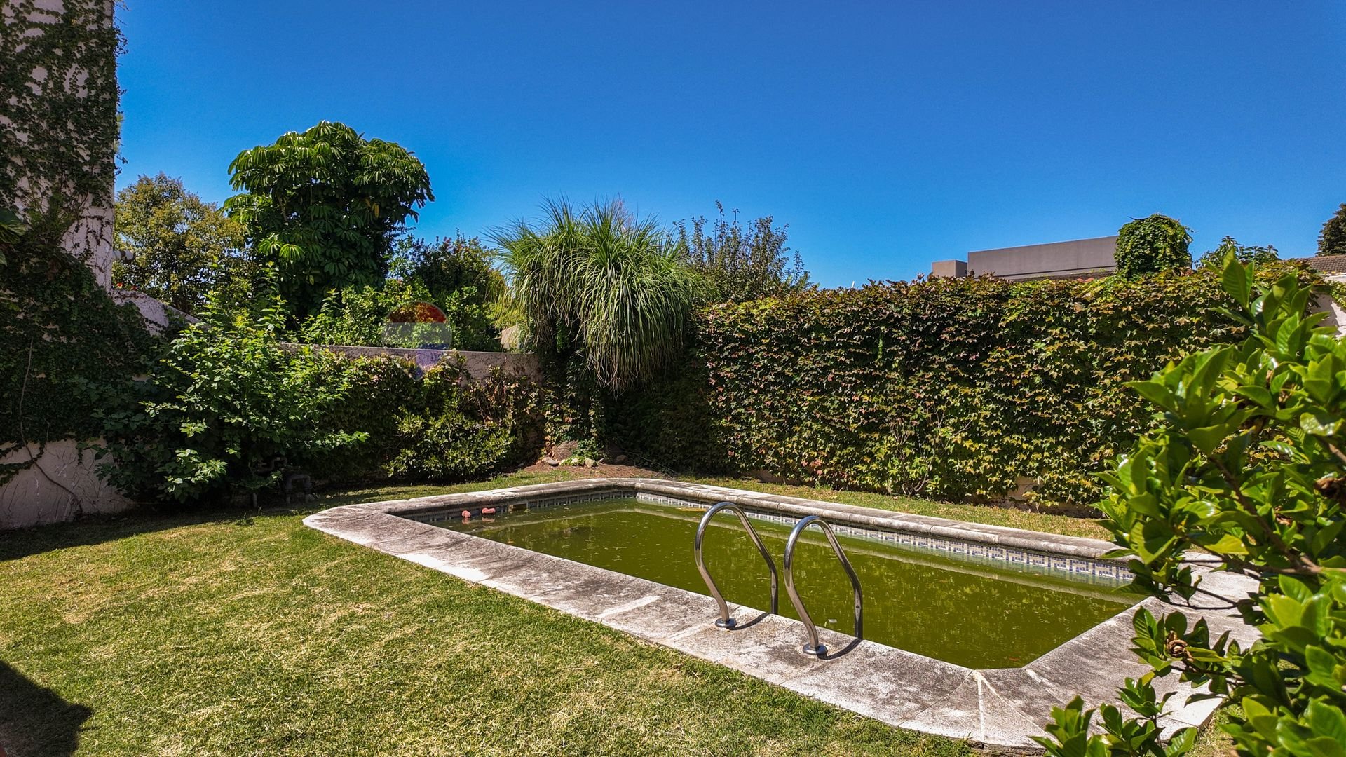 Venta Casa Con Jardin Pileta Cocheras. San Isidro