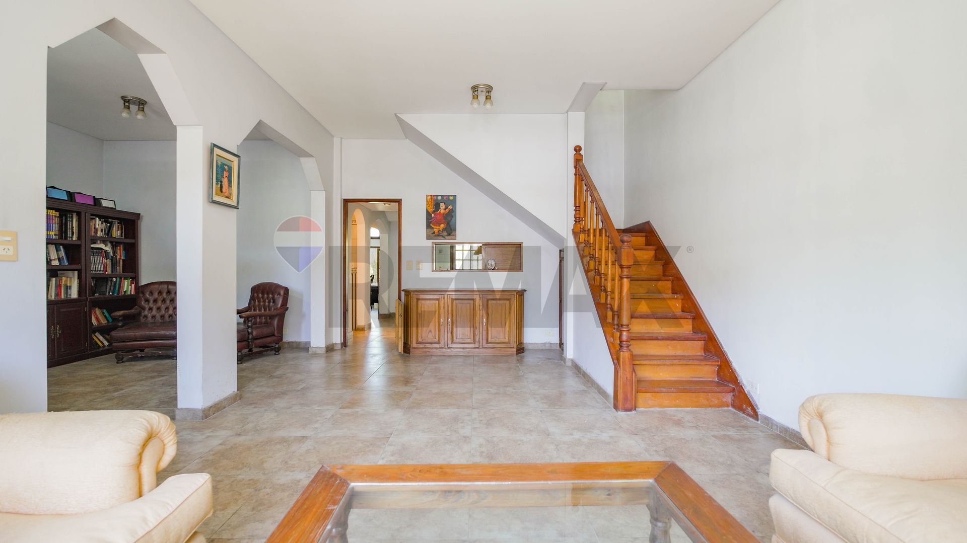 Venta Casa Con Jardin Pileta Cocheras. San Isidro
