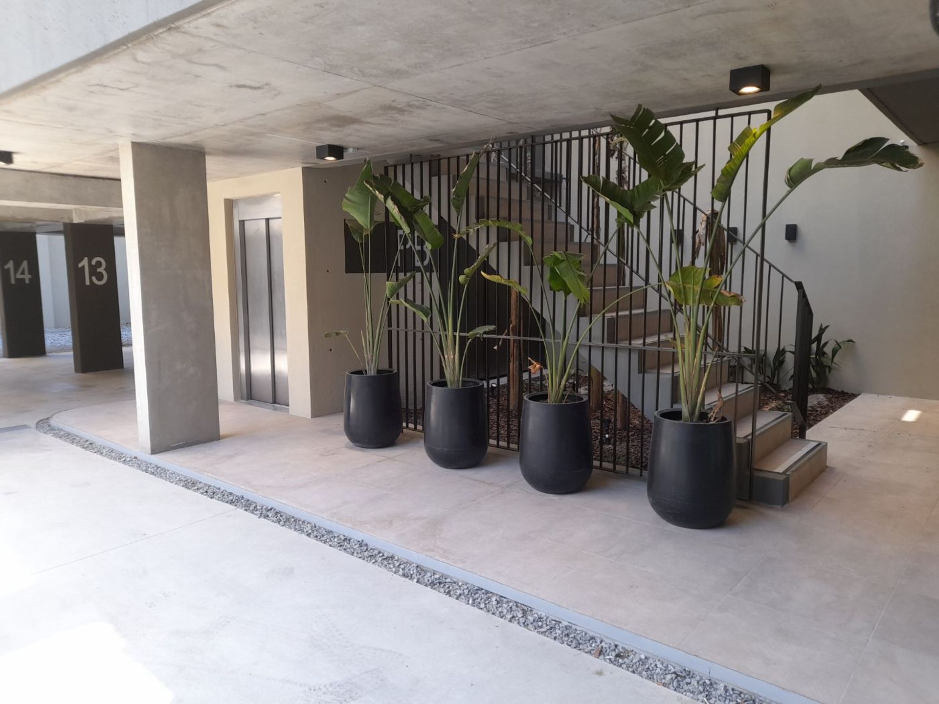 2 Ambientes con cochera y balcón.