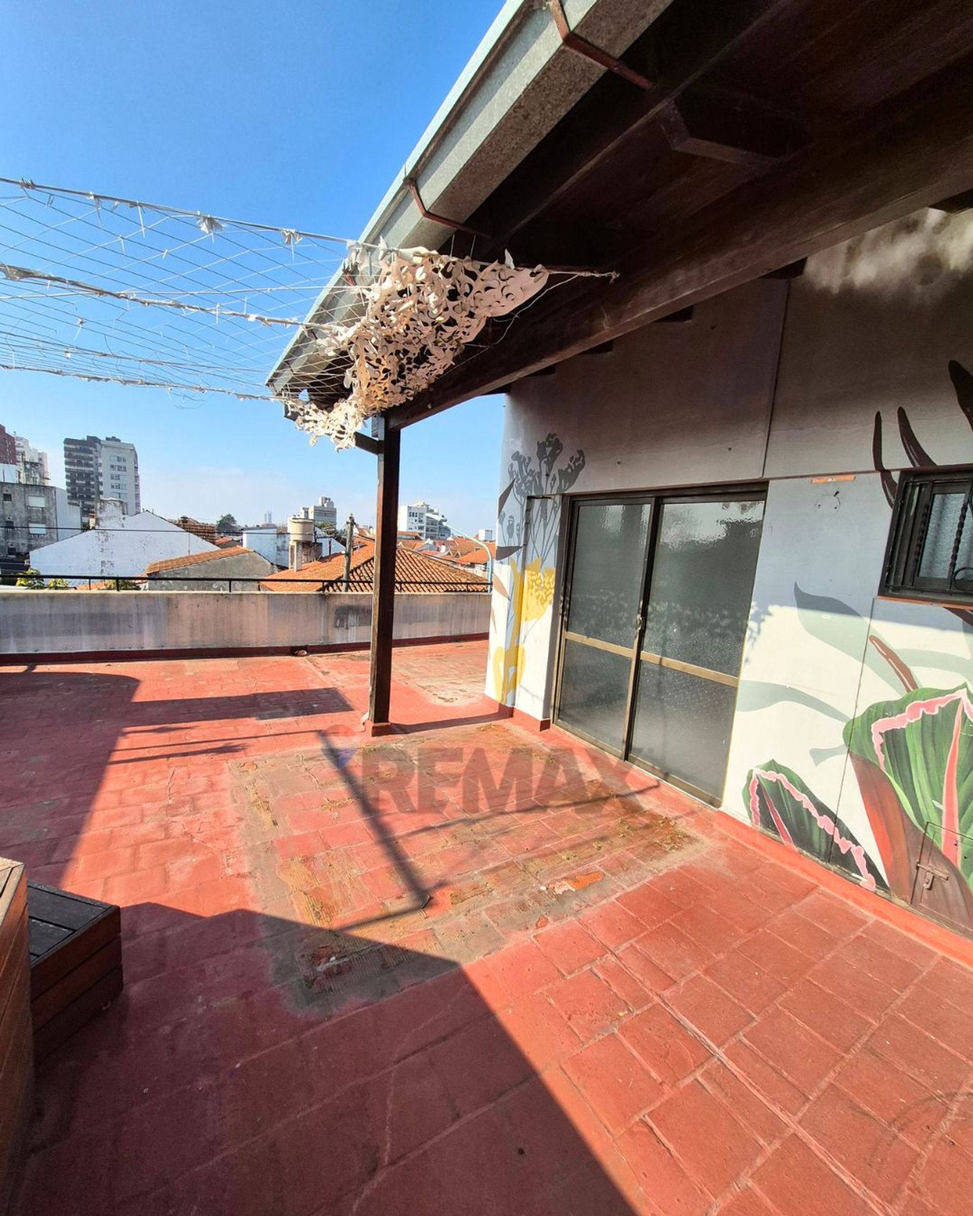 Venta Depto tipo casa 6 amb c/ gran terraza Olivos