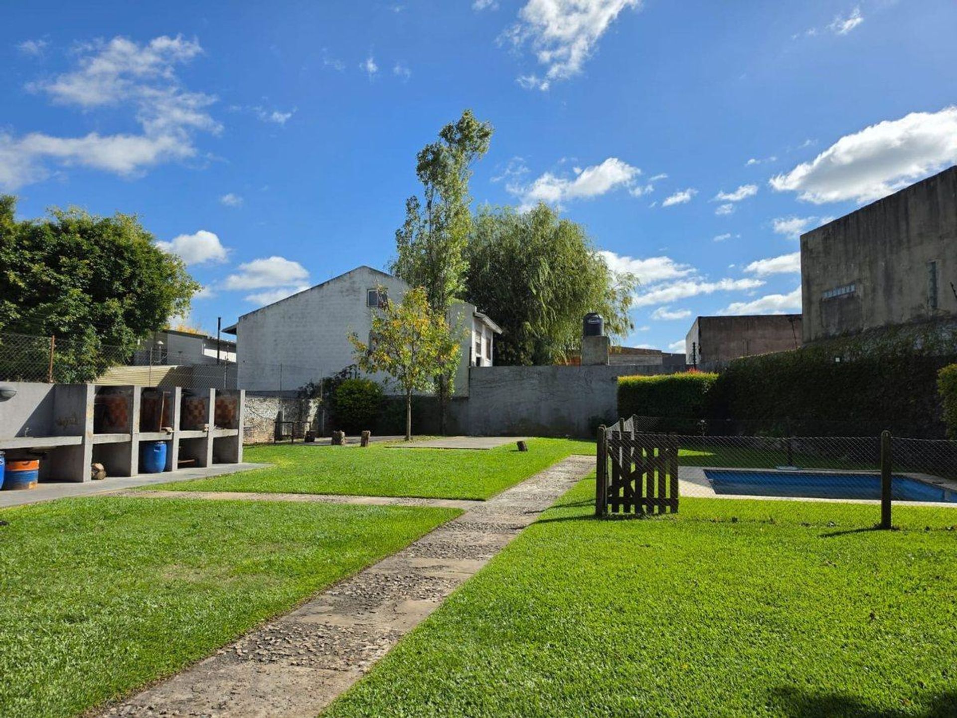 Alquiler dos ambientes con cochera Tigre amenities