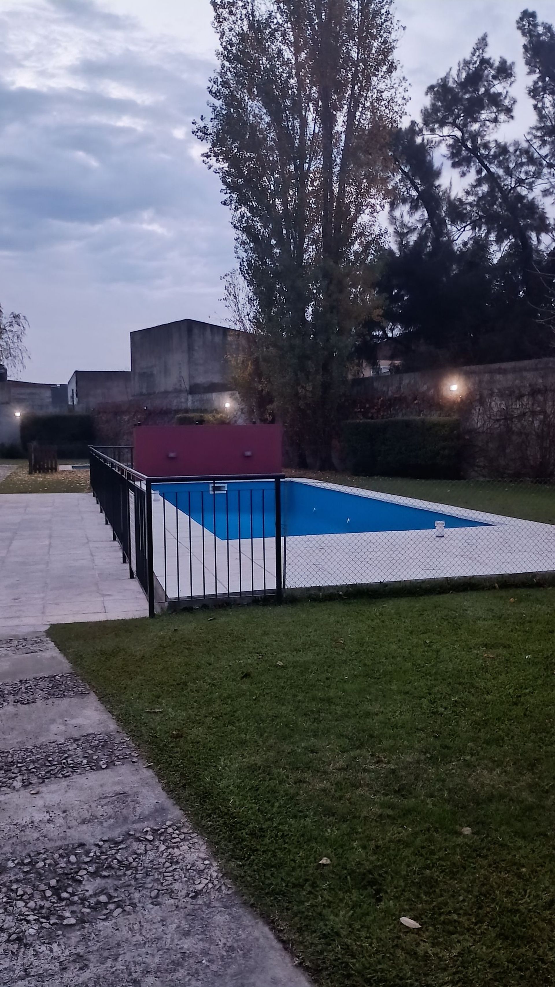 Alquiler dos ambientes con cochera Tigre amenities