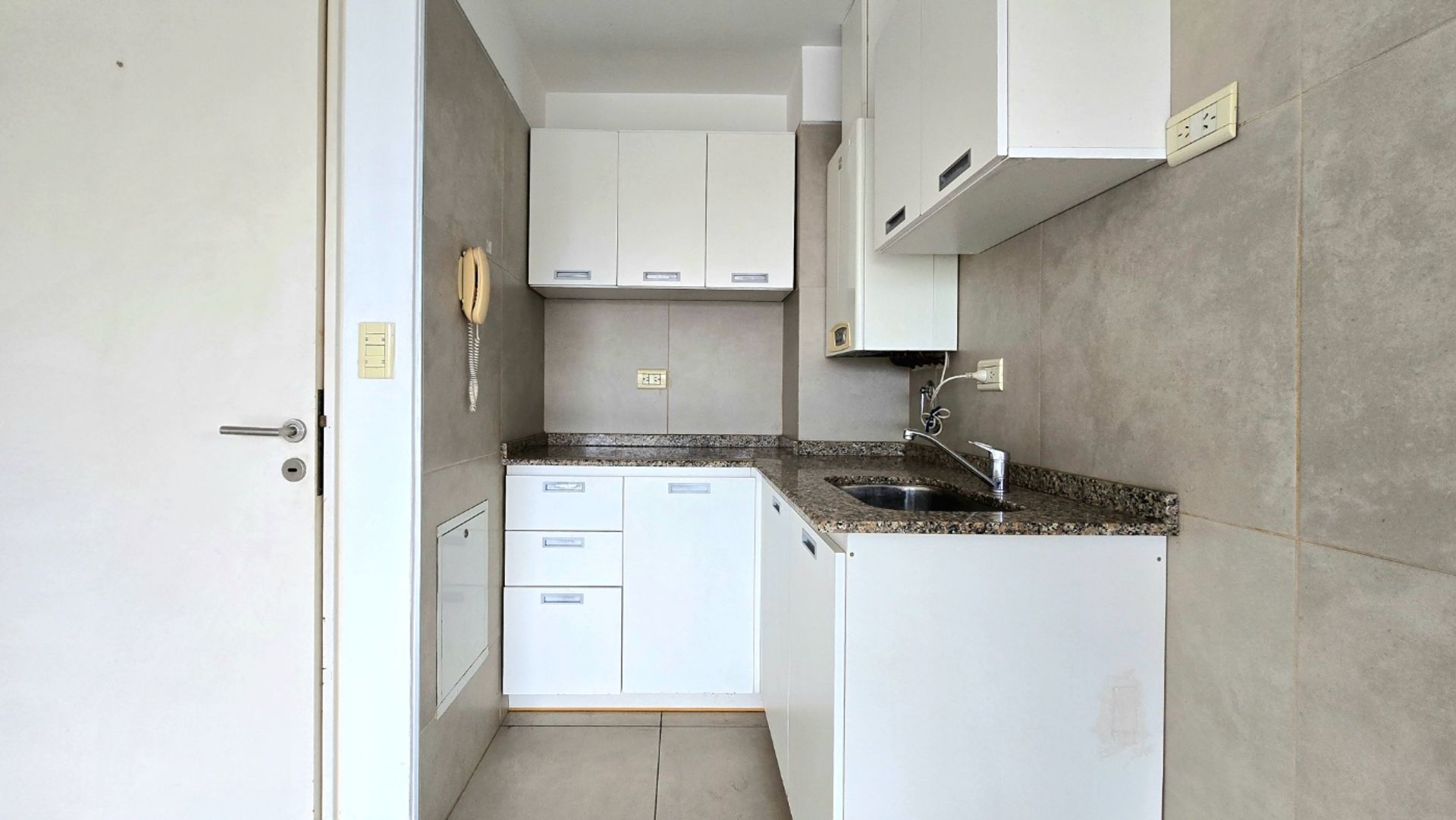 Monoambiente con balcón y parrilla · Nordelta