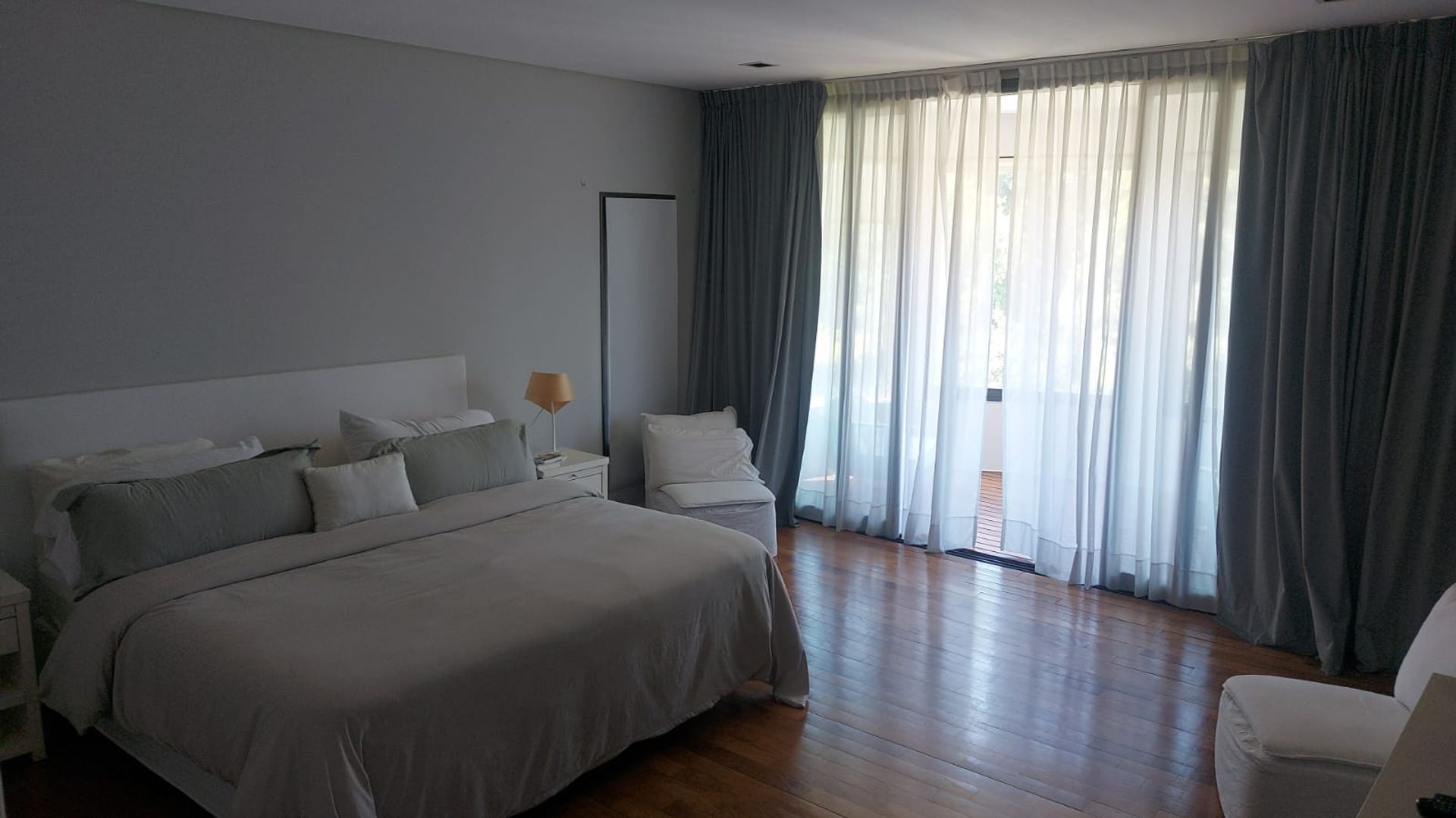 Alquiler anual casa 7 amb Amob Castores Nordelta