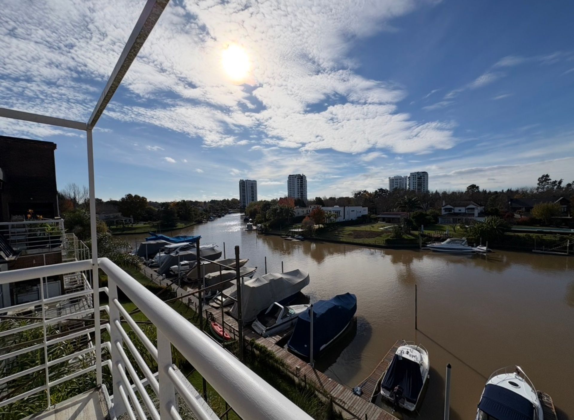 alq dormie 3 ambientes + depend 2 cocheras al rio