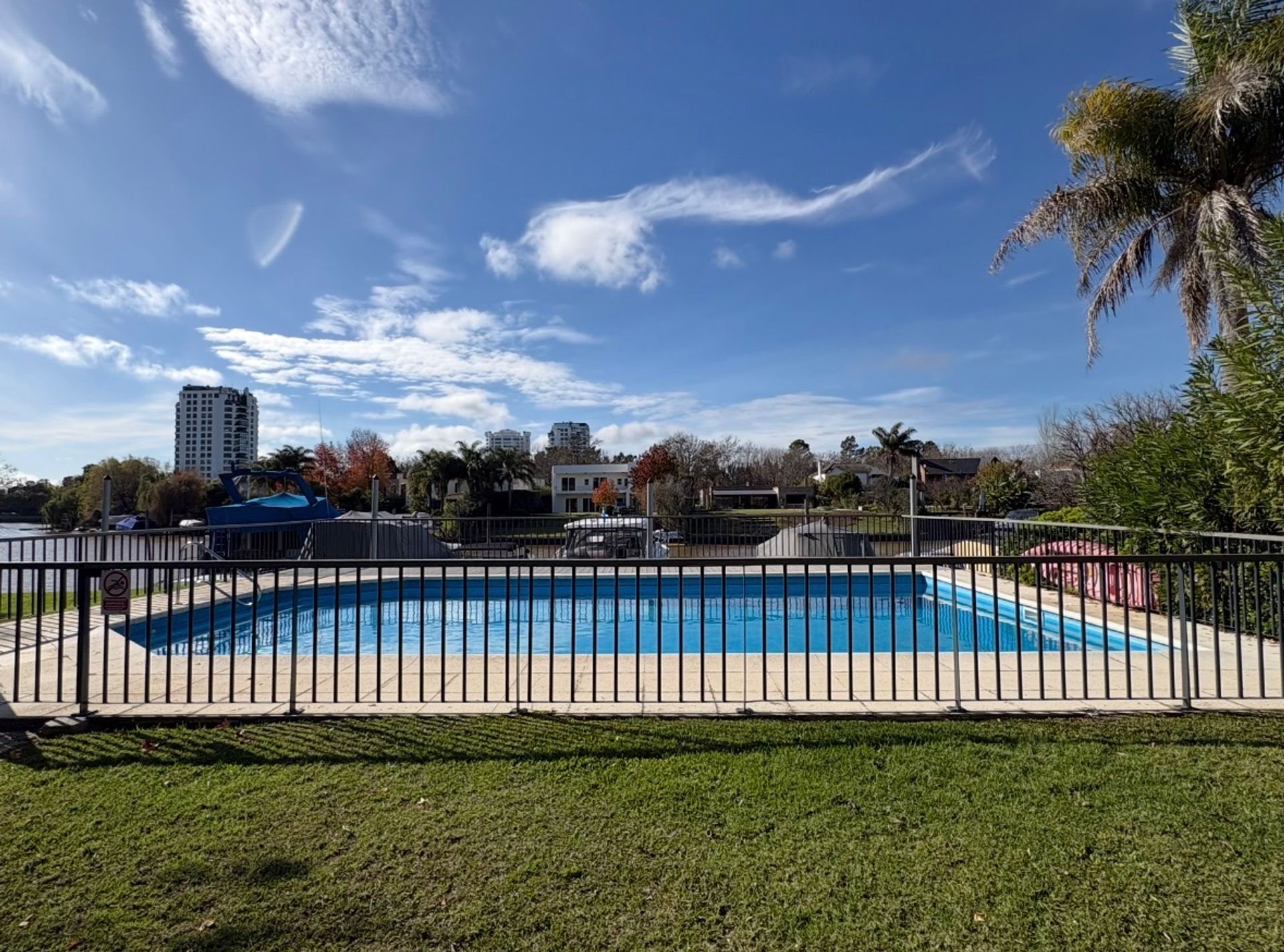 alq dormie 3 ambientes + depend 2 cocheras al rio