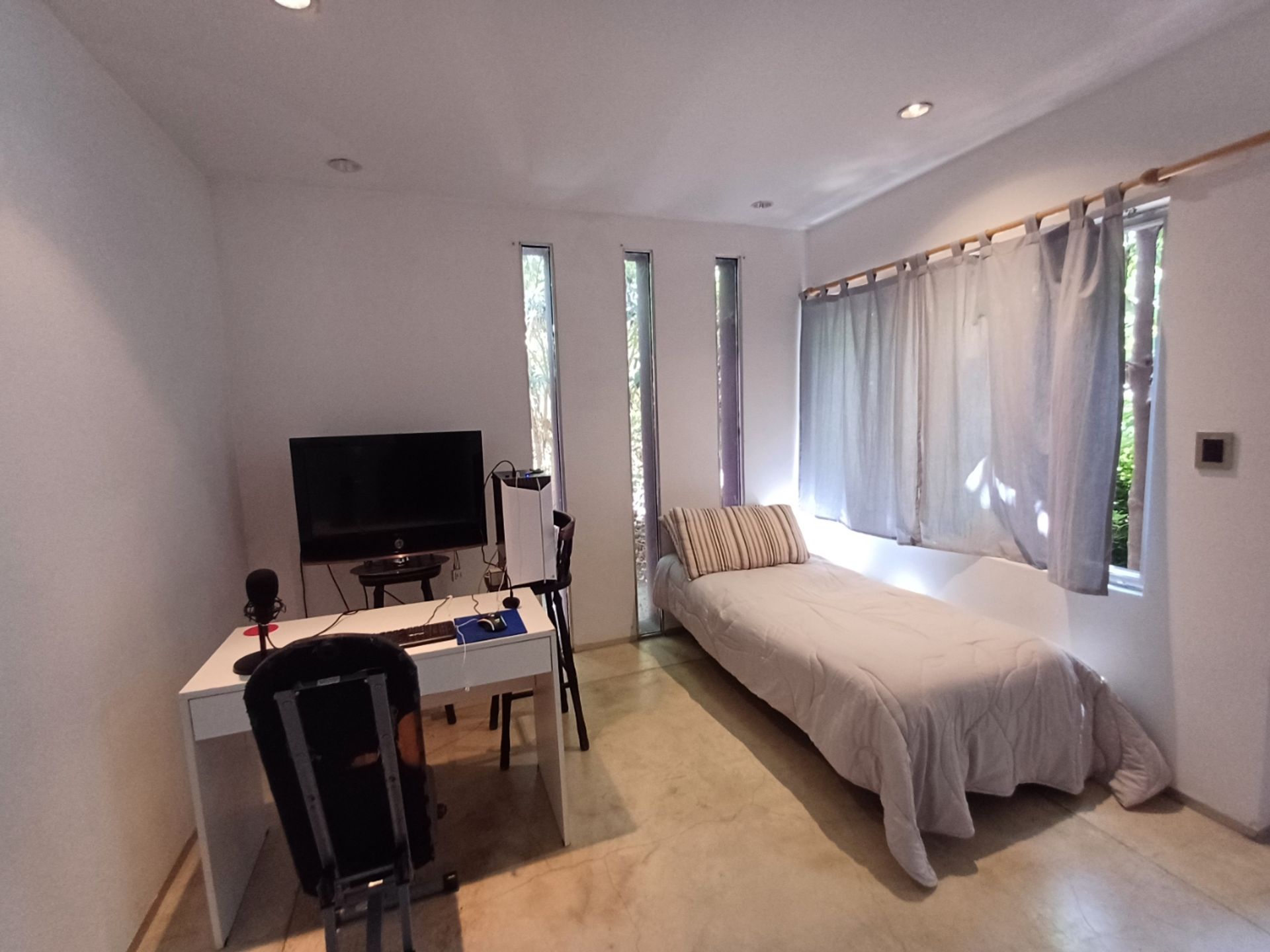 Venta casa moderna en Barrio Laguna del Sol, Tigre
