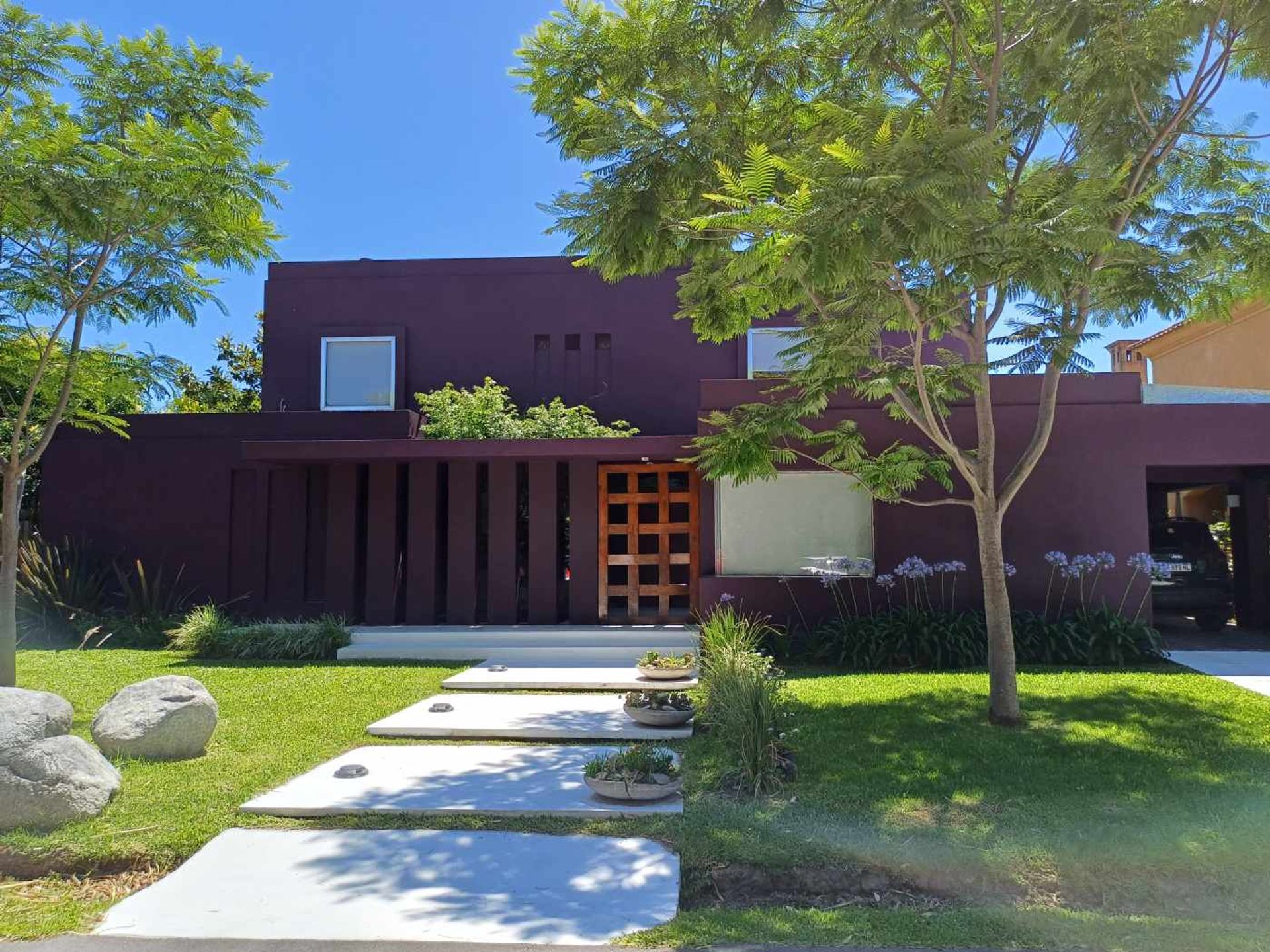 Venta casa moderna en Barrio Laguna del Sol, Tigre