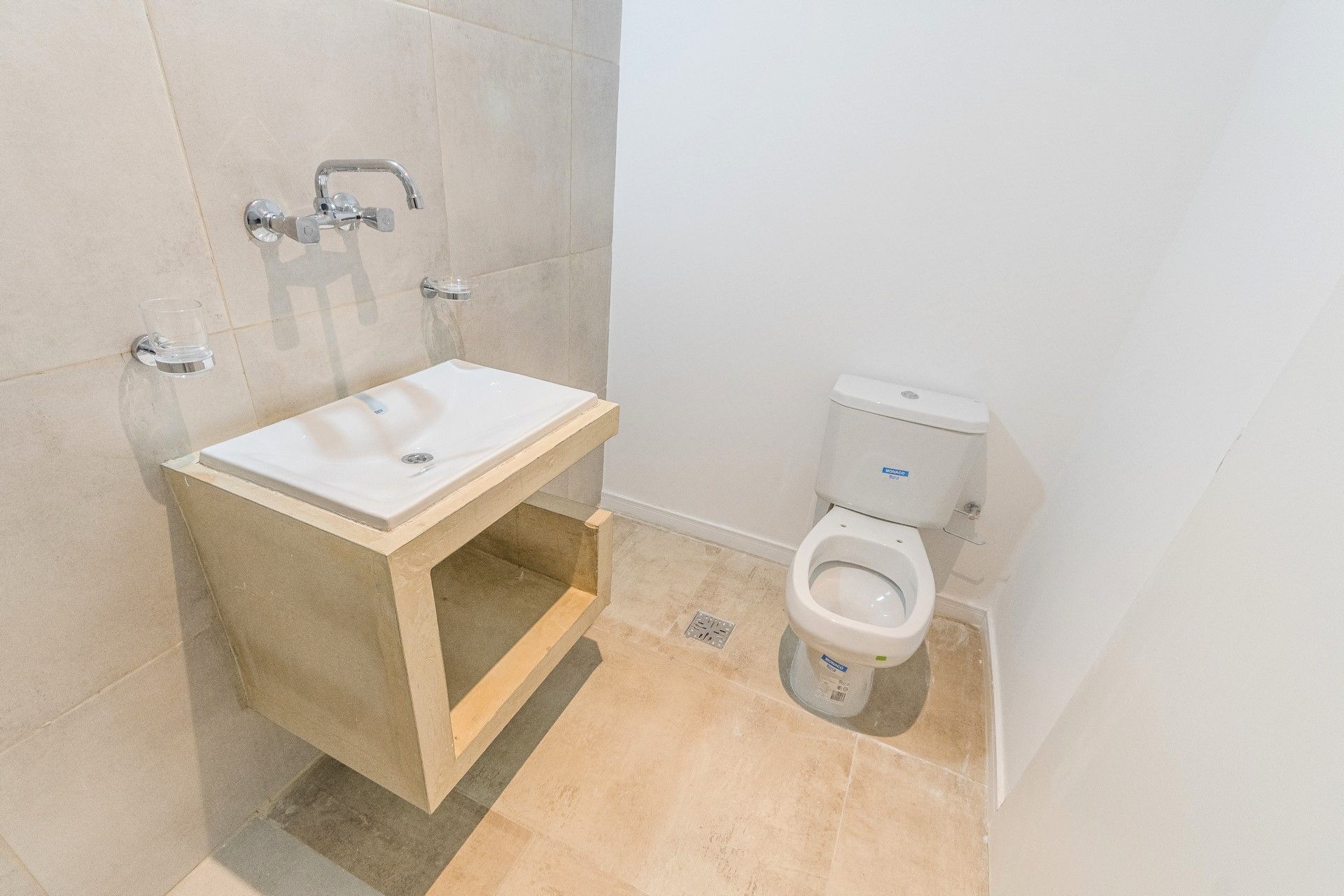 Venta Monoambiente apto prof. 52m2 /cochera fija