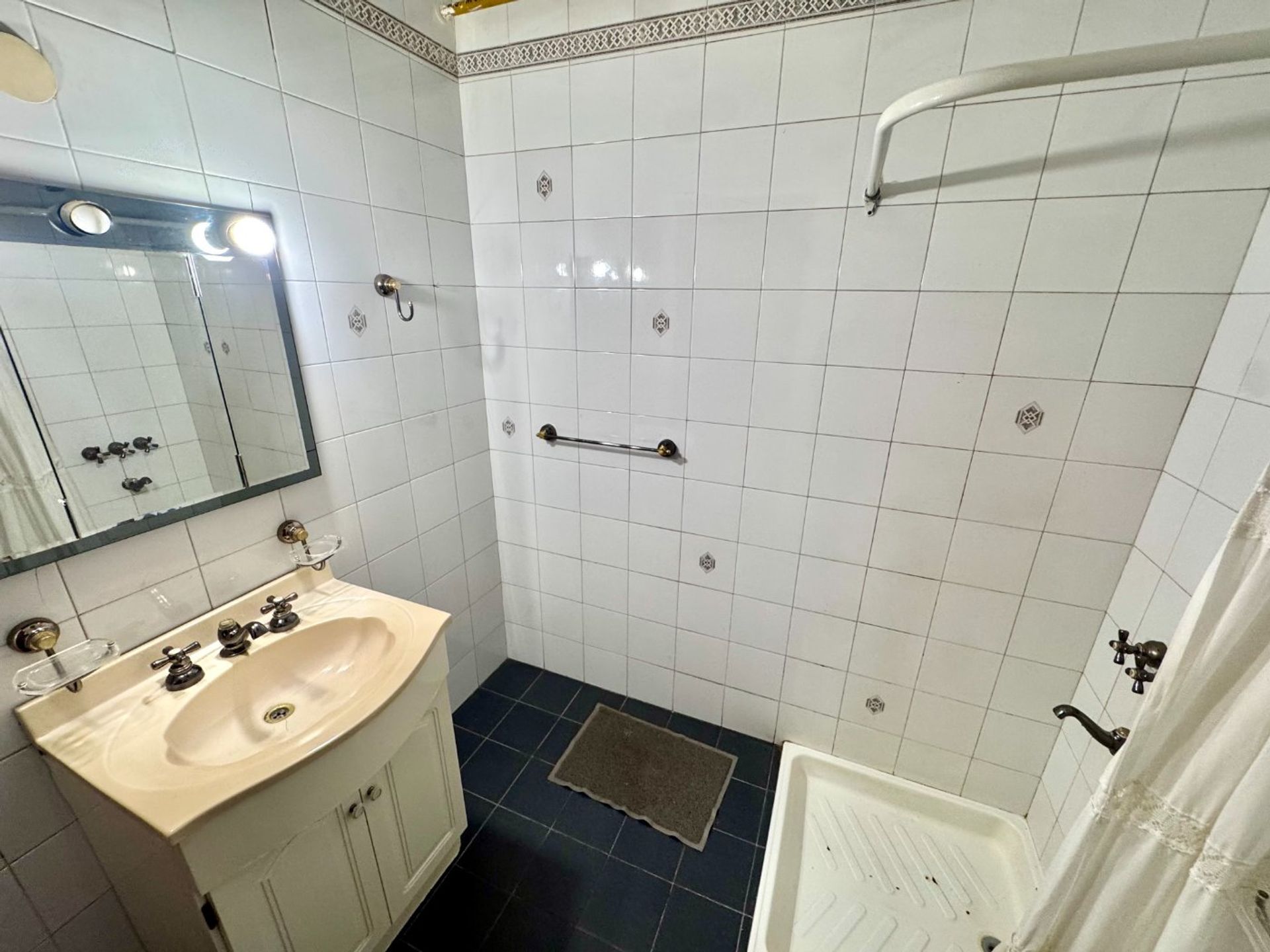 Venta casa 5 amb La Lucila cochera patio dependenc