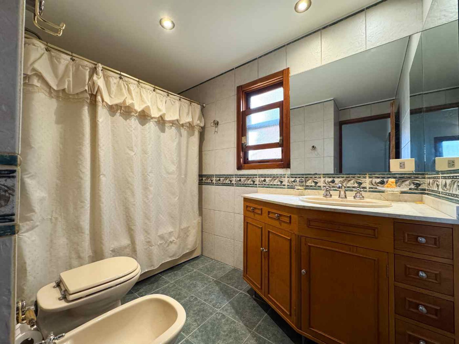 Venta Casa 6 Amb En Olivos Jardín Quincho Y 2 Coch
