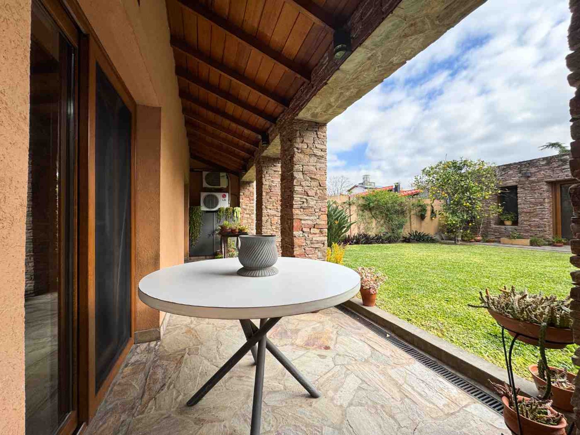 Venta Casa 6 Amb En Olivos Jardín Quincho Y 2 Coch