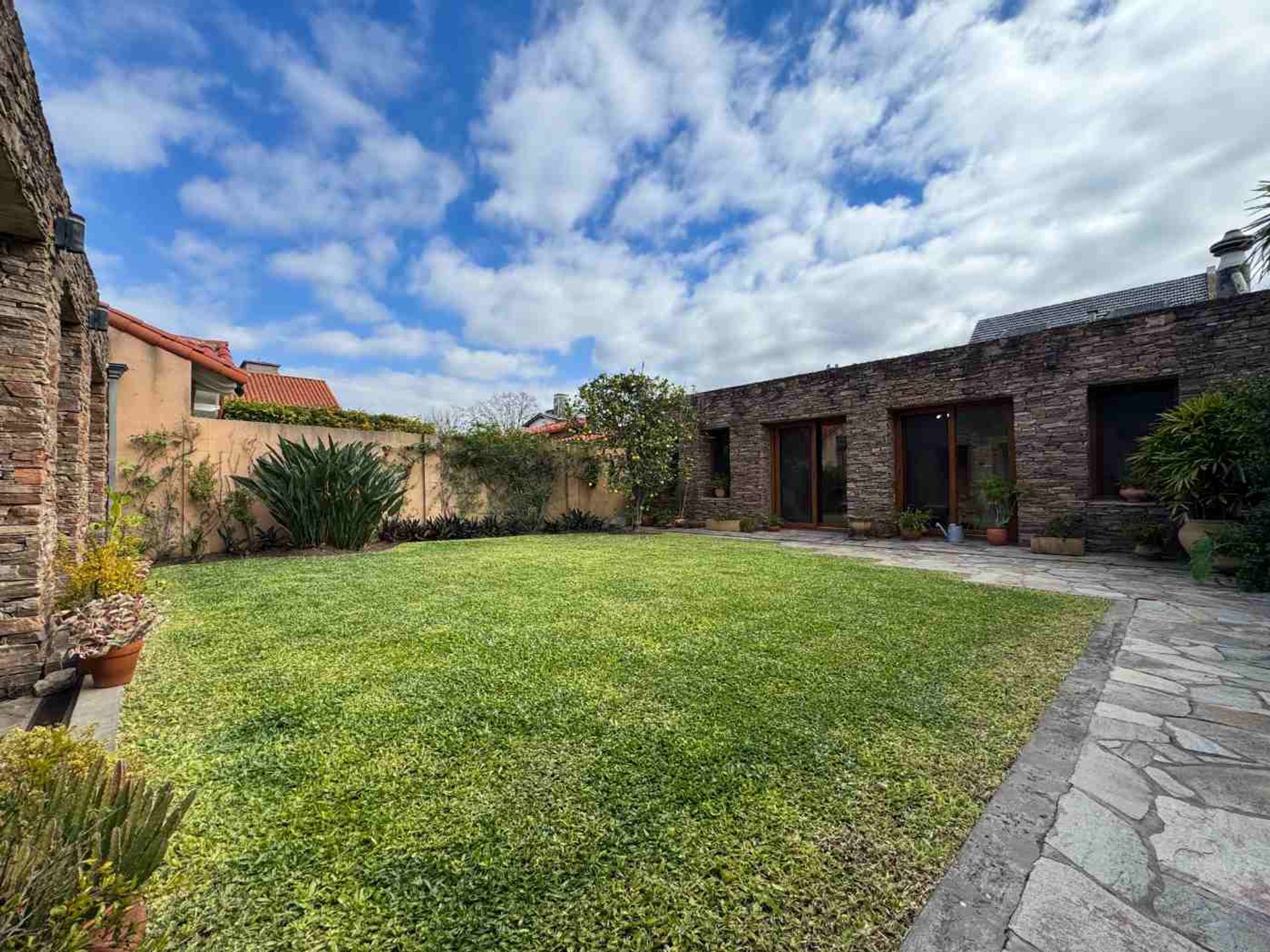 Venta Casa 6 Amb En Olivos Jardín Quincho Y 2 Coch