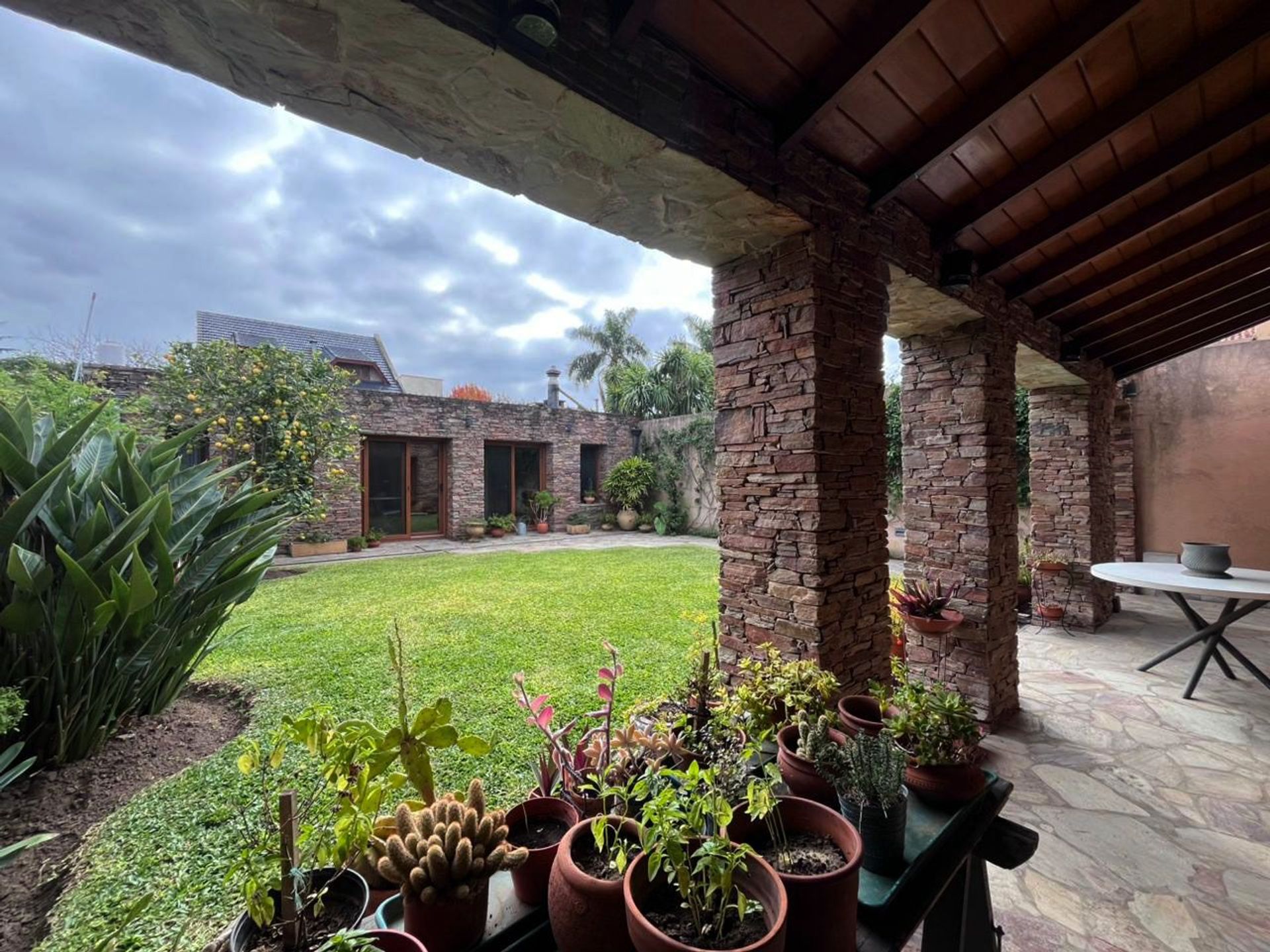 Venta Casa 6 Amb En Olivos Jardín Quincho Y 2 Coch