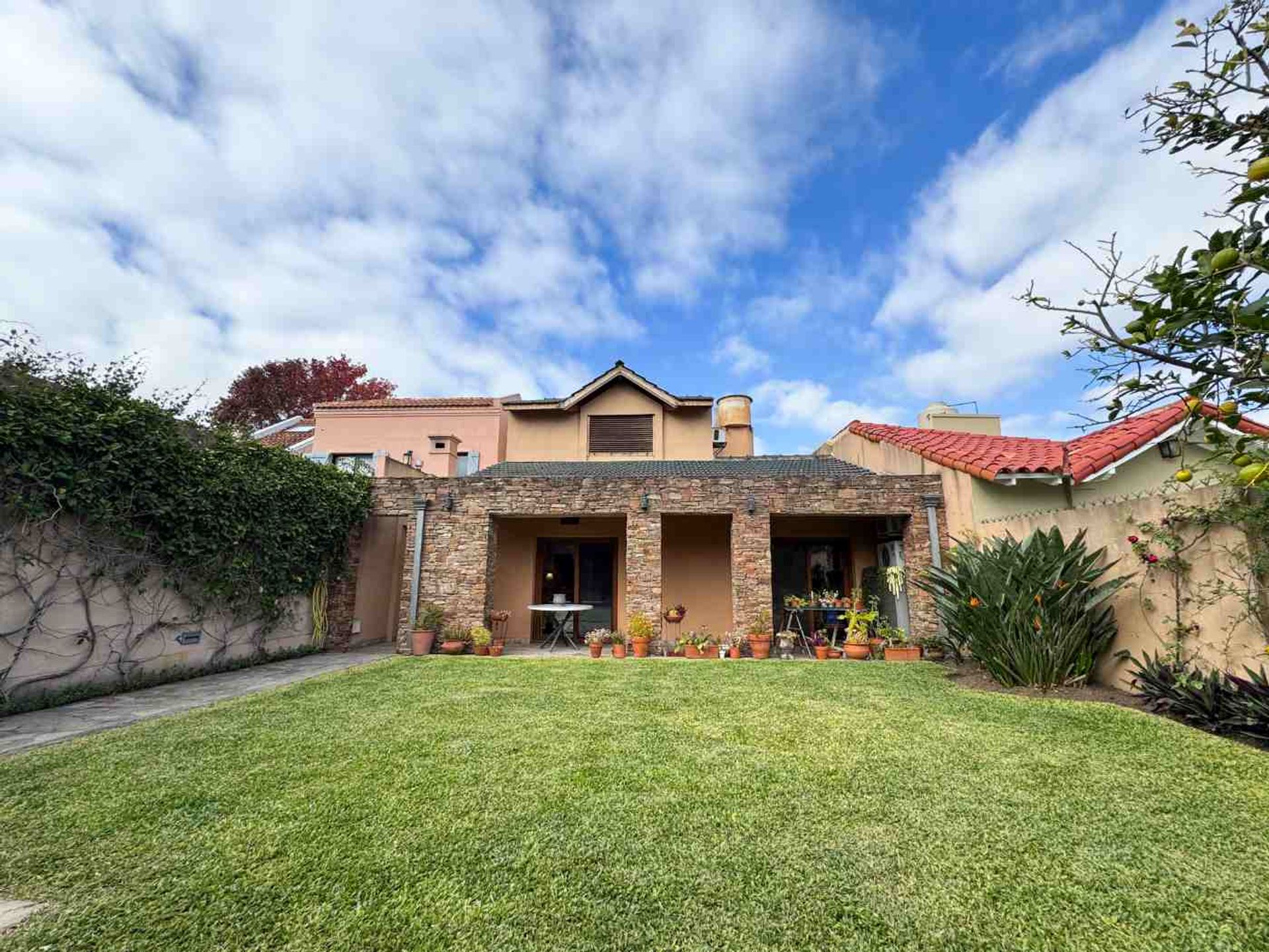 Venta Casa 6 Amb En Olivos Jardín Quincho Y 2 Coch