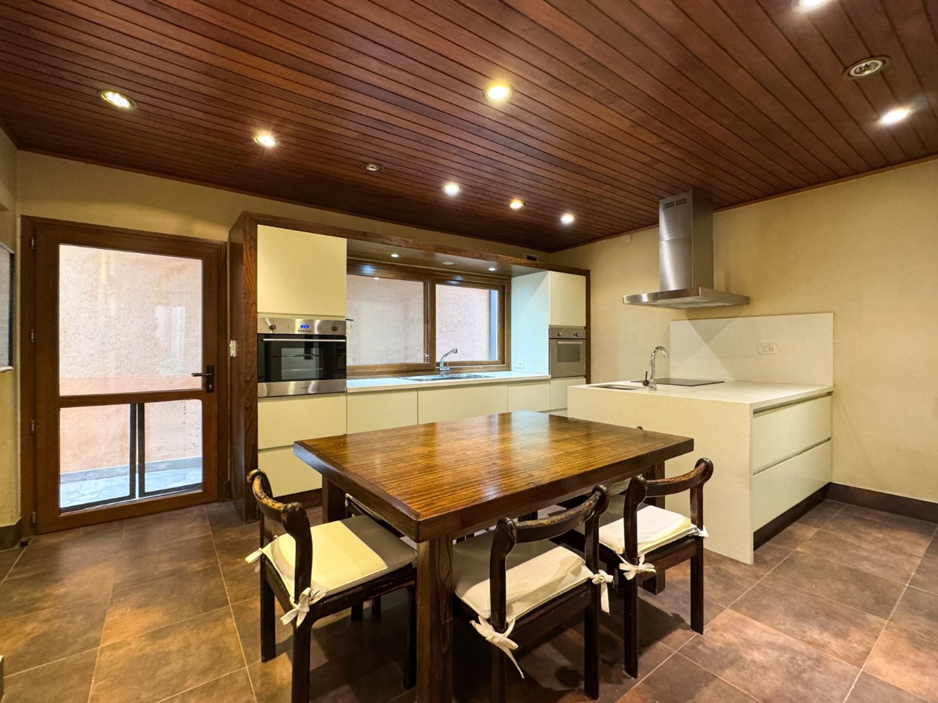 Venta Casa 6 Amb En Olivos Jardín Quincho Y 2 Coch