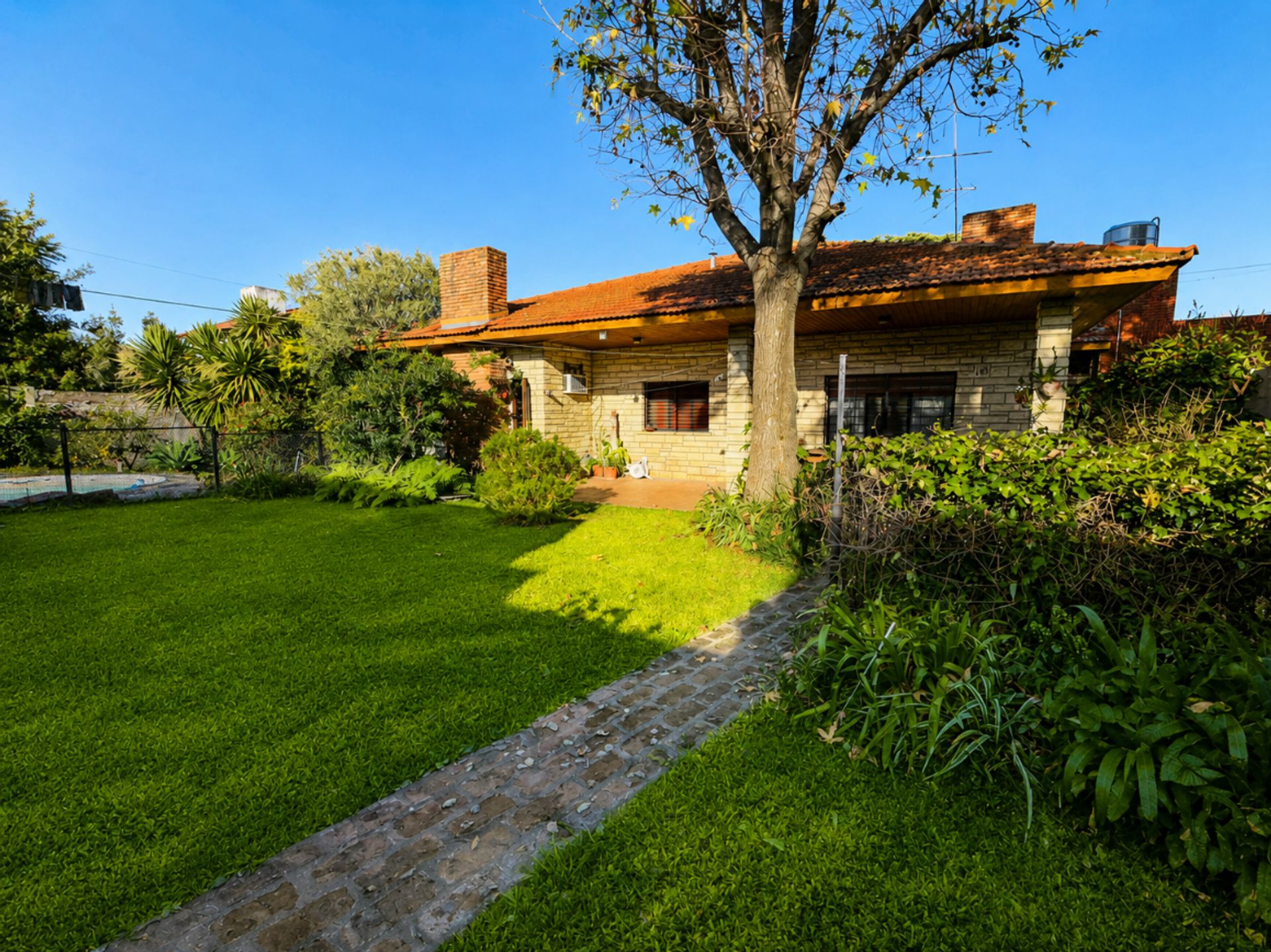 Casa Venta 4 Amb Don Torcuato Pileta Parrilla