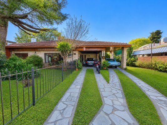 House for Sale 4 Rooms Don Torcuato Pool Barbecue