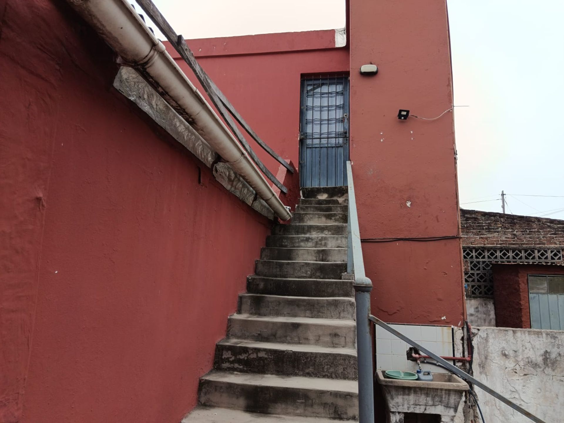 Venta Casa 3 Amb. + Depto. 2 Amb A Refaccionar!