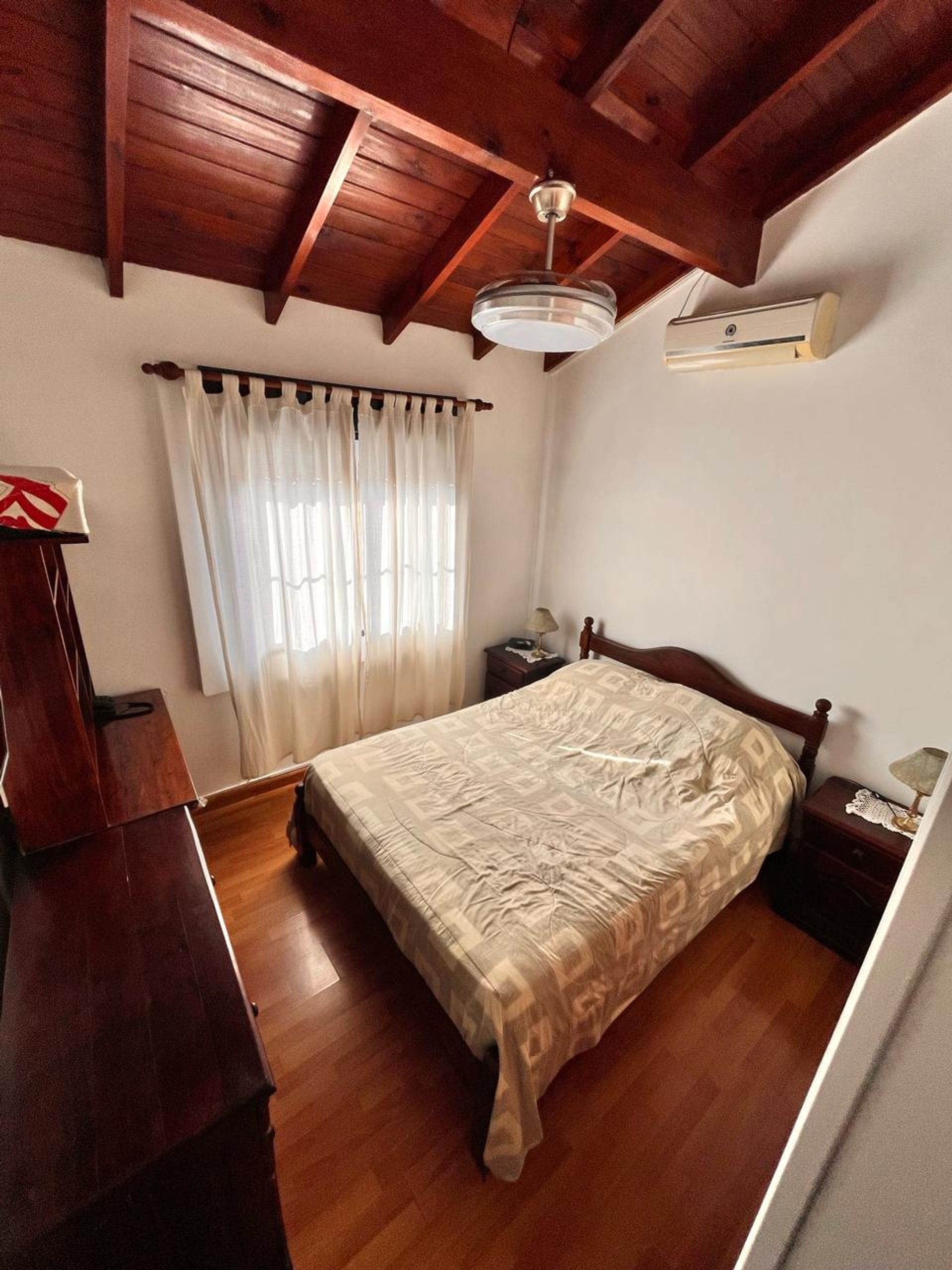 Venta Casa UF Triplex 4 Amb. Cochera Patio Lavad.