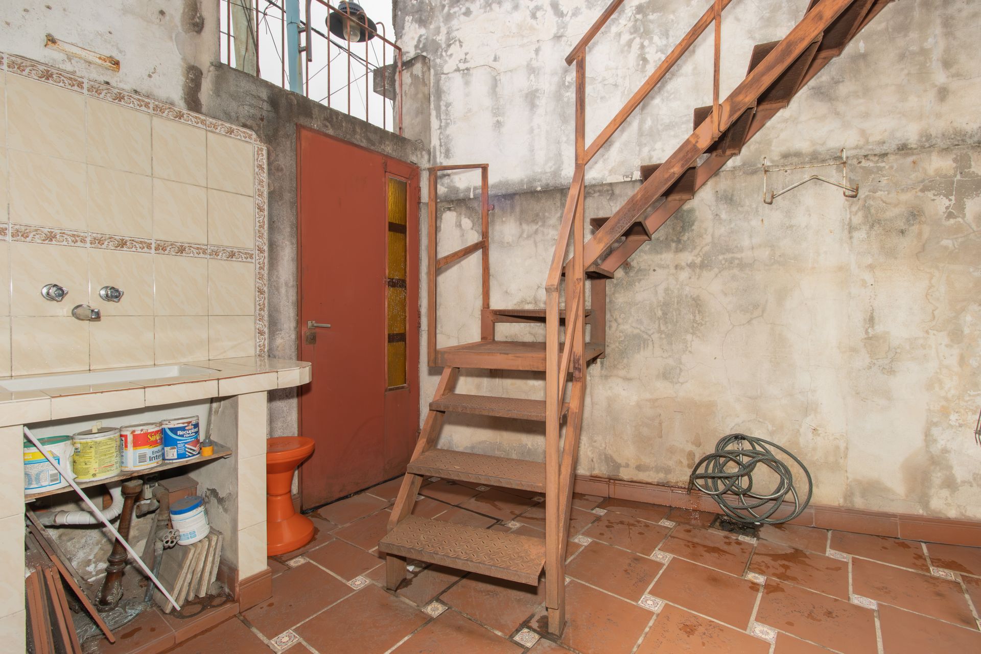 Casa De 5 Ambientes Desarrollada En Dos Plantas