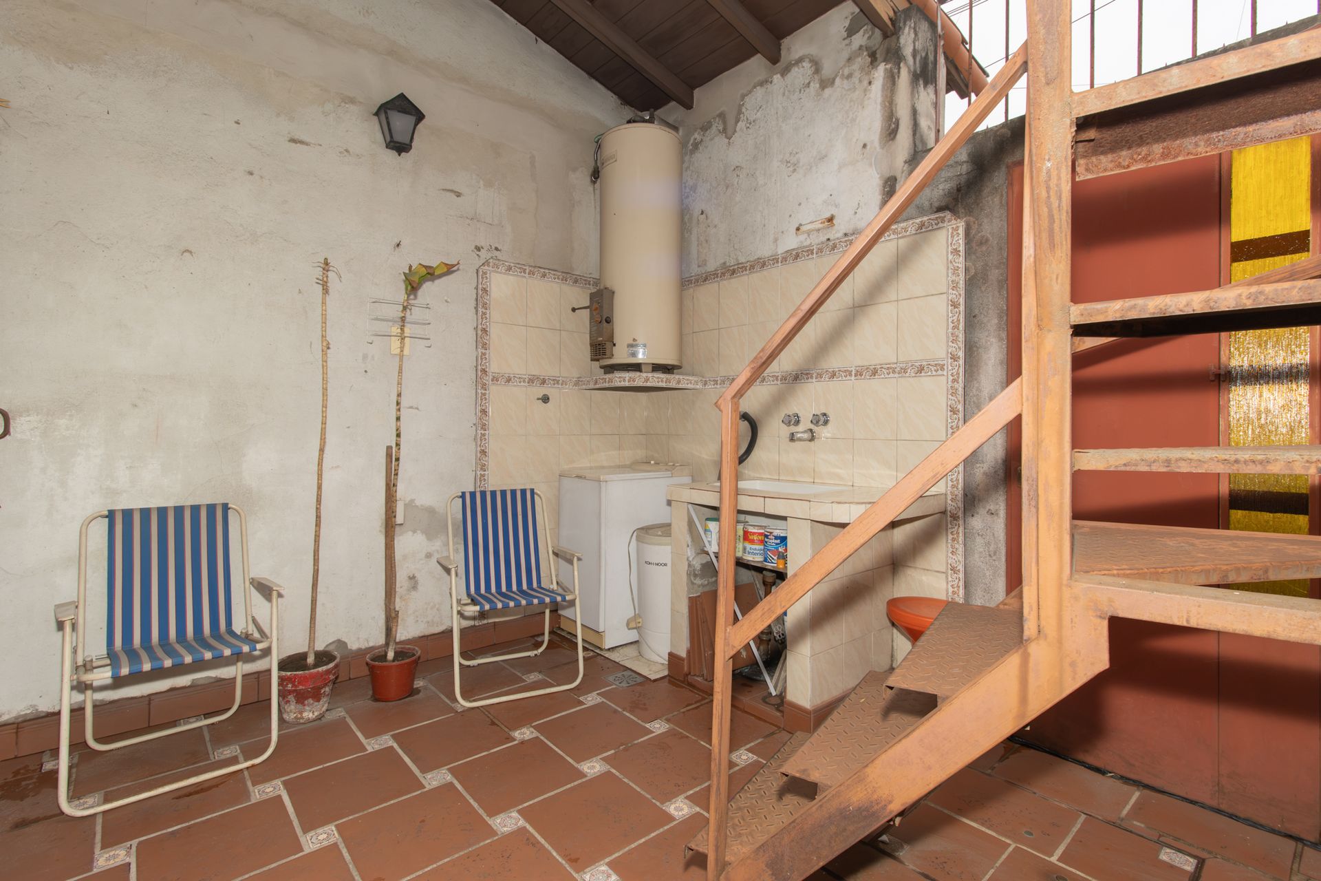 Casa De 5 Ambientes Desarrollada En Dos Plantas