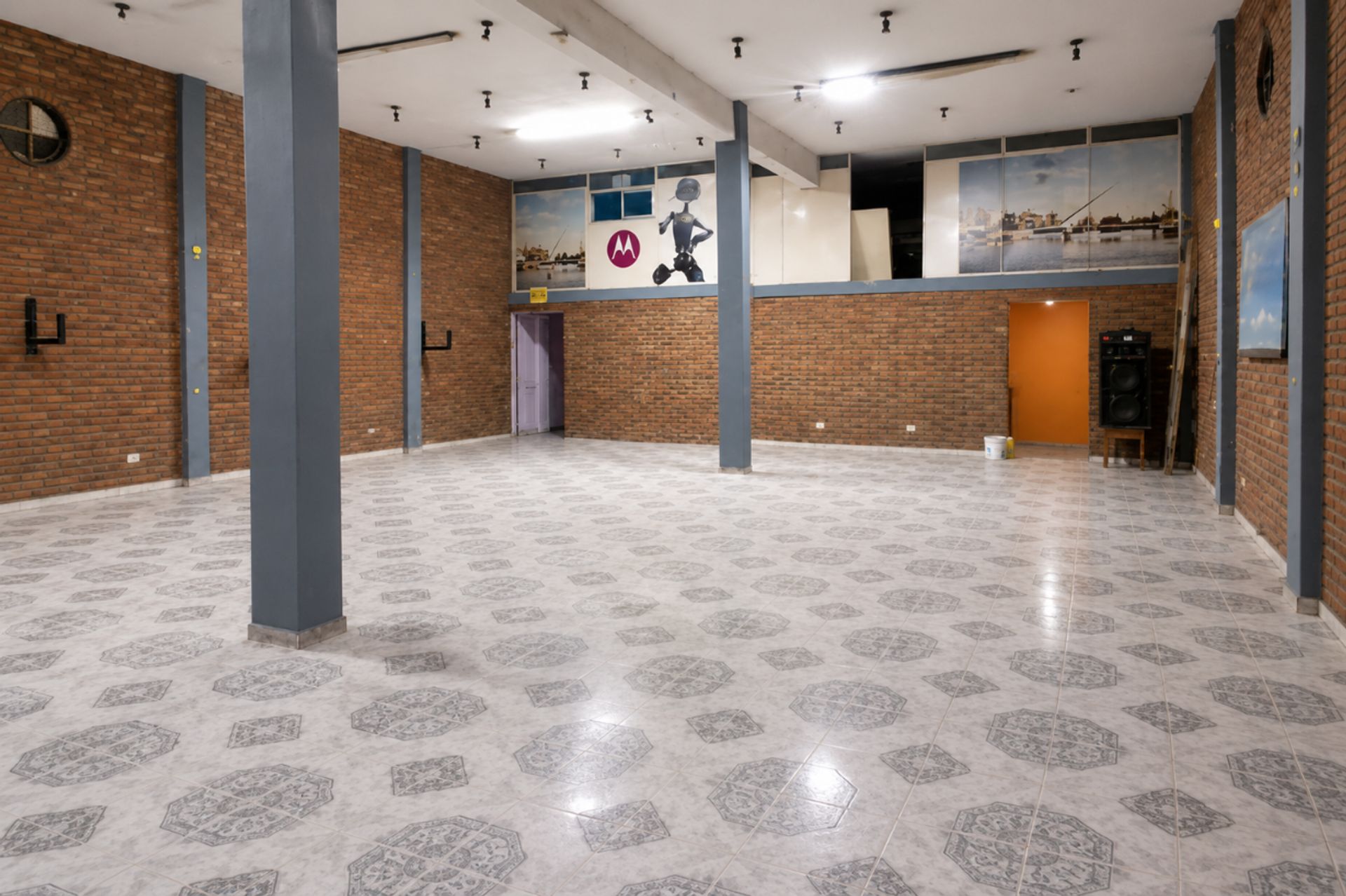 VENTA CASA c/ LOCAL COMERCIAL + SALÓN DE EVENTOS