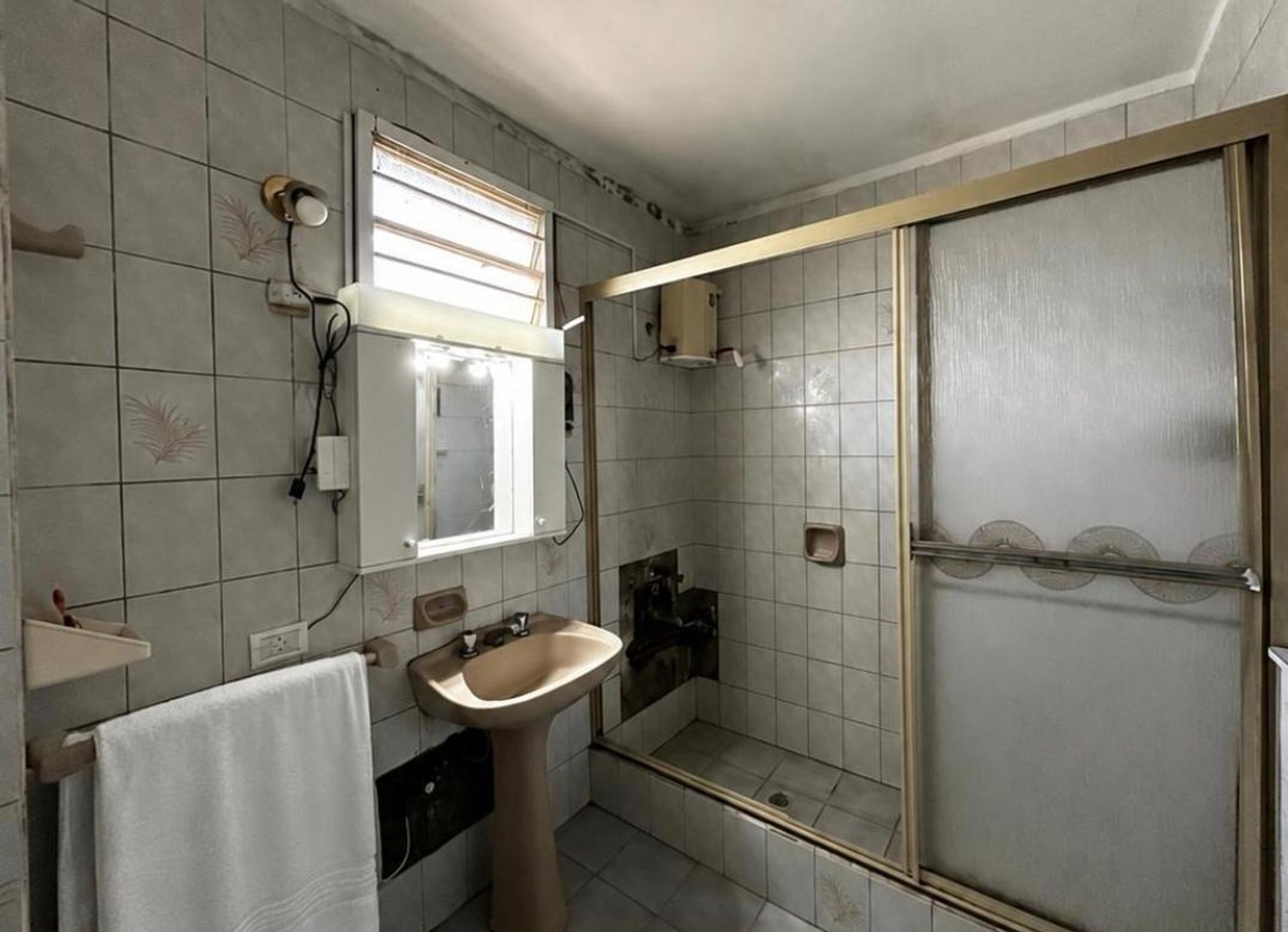 Venta Taller Mecánico /Galpón Con Casa De 4 Amb