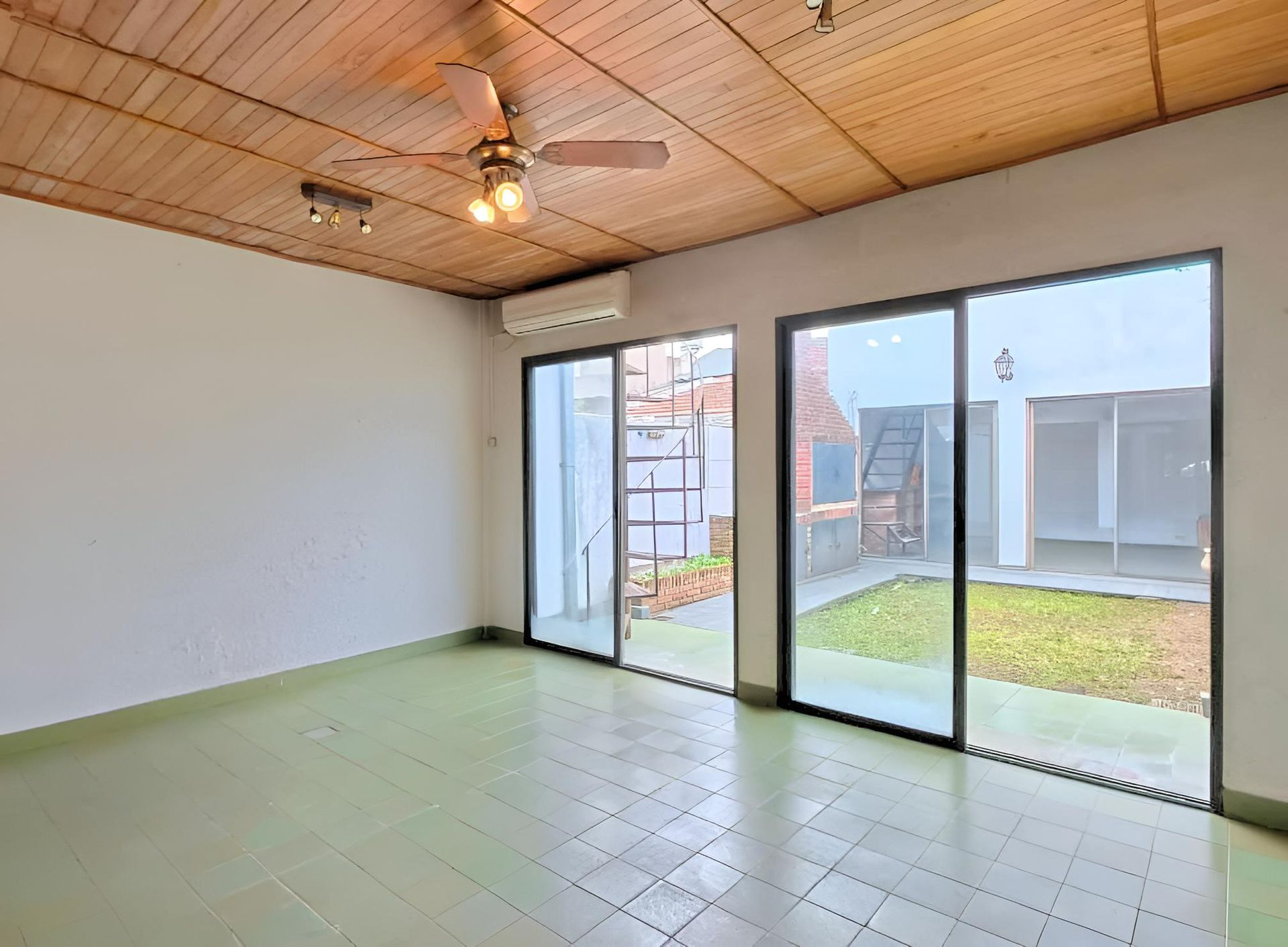 Venta Casa Duplex 3 Dormitorios Quincho Martínez