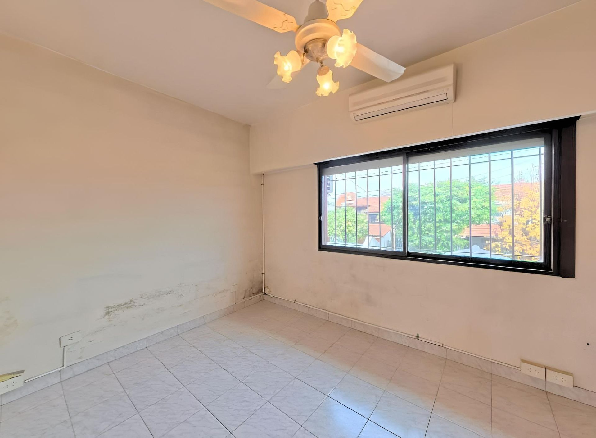 Venta Casa Duplex 3 Dormitorios Quincho Martínez