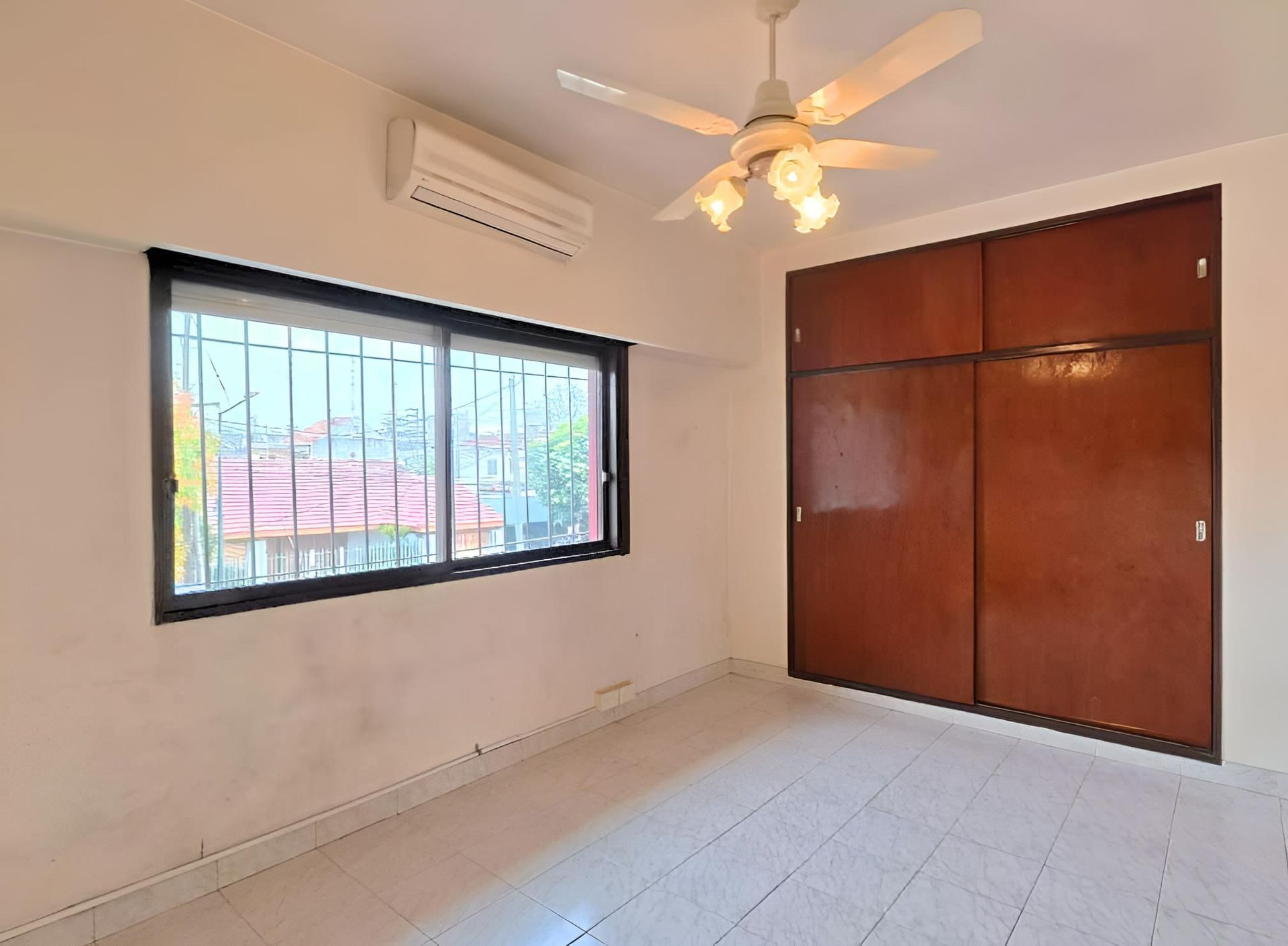 Venta Casa Duplex 3 Dormitorios Quincho Martínez
