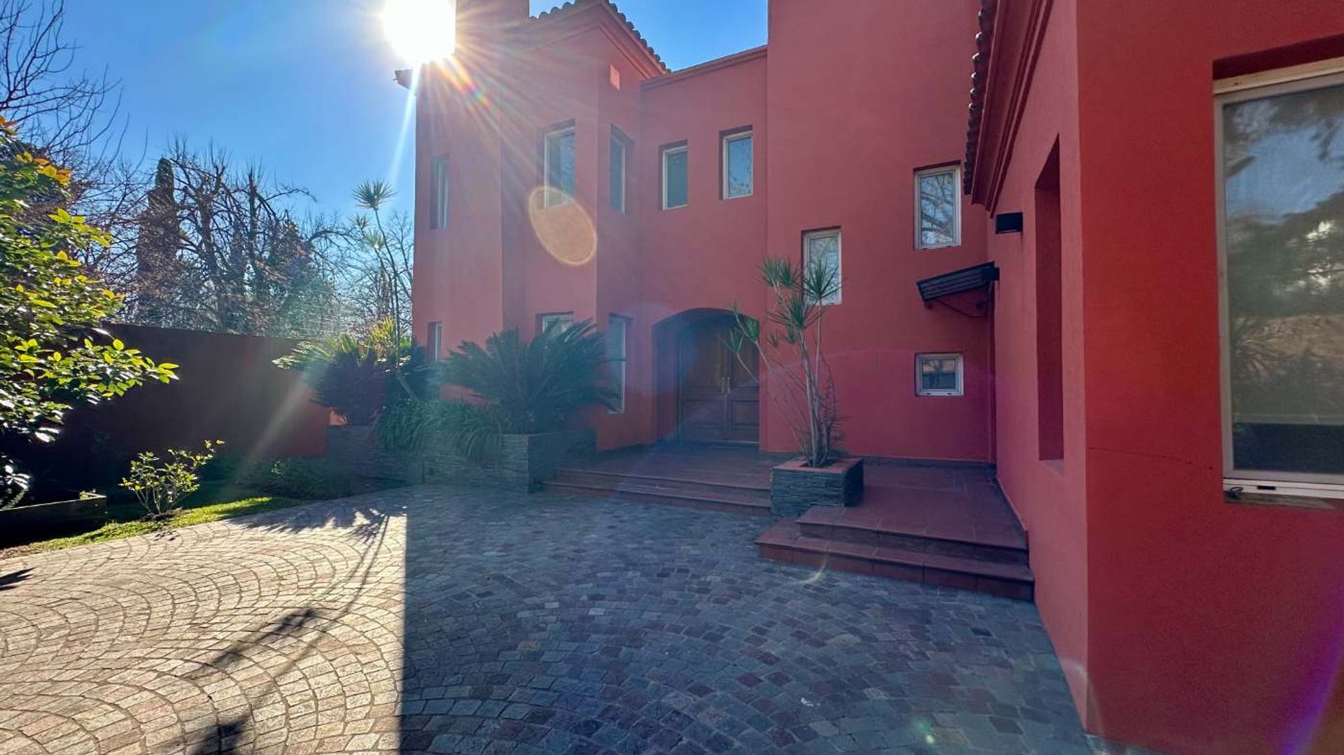 Venta Casa De 7 Amb. Con Cochera En San Isidro