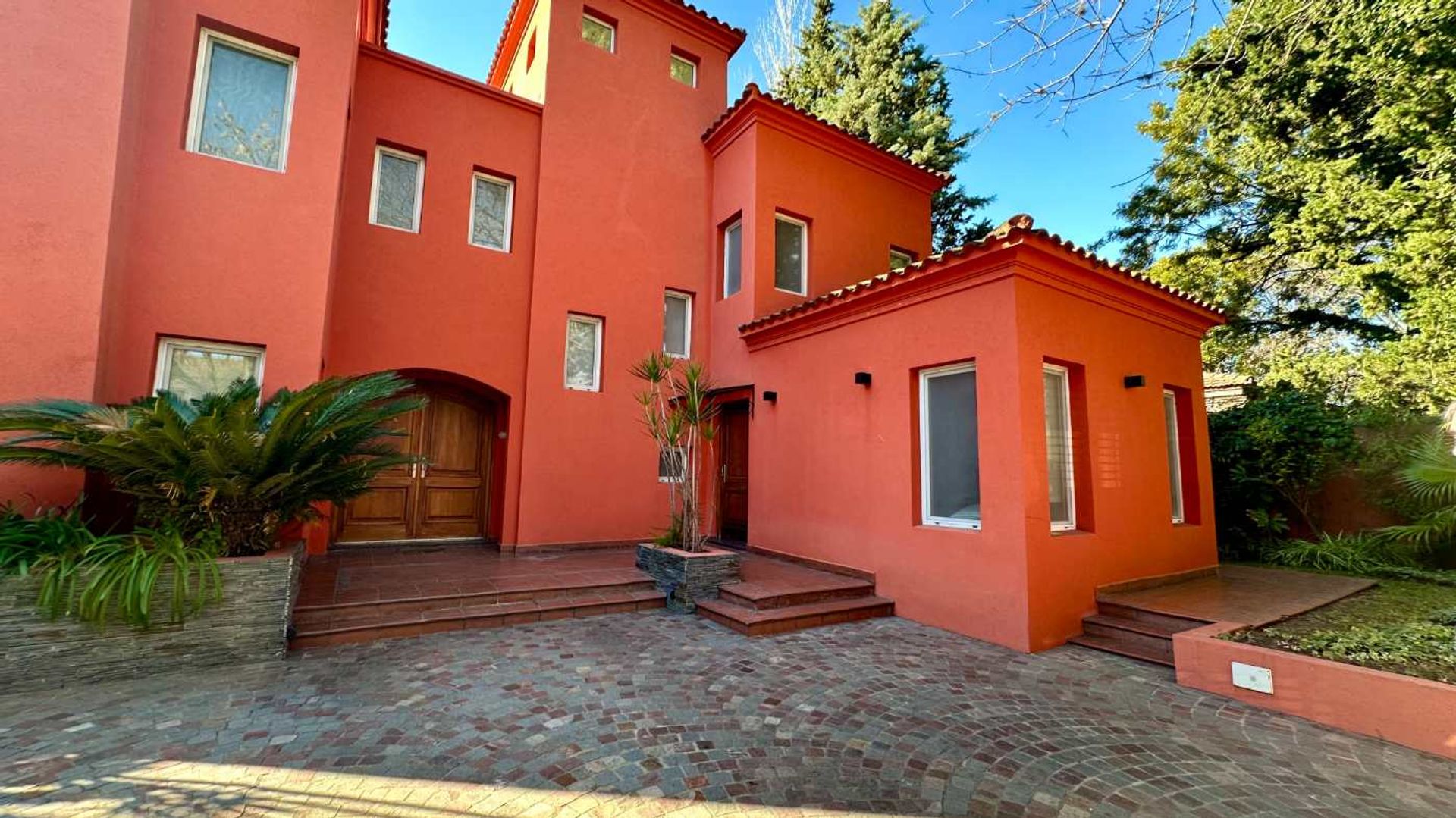 Venta Casa De 7 Amb. Con Cochera En San Isidro