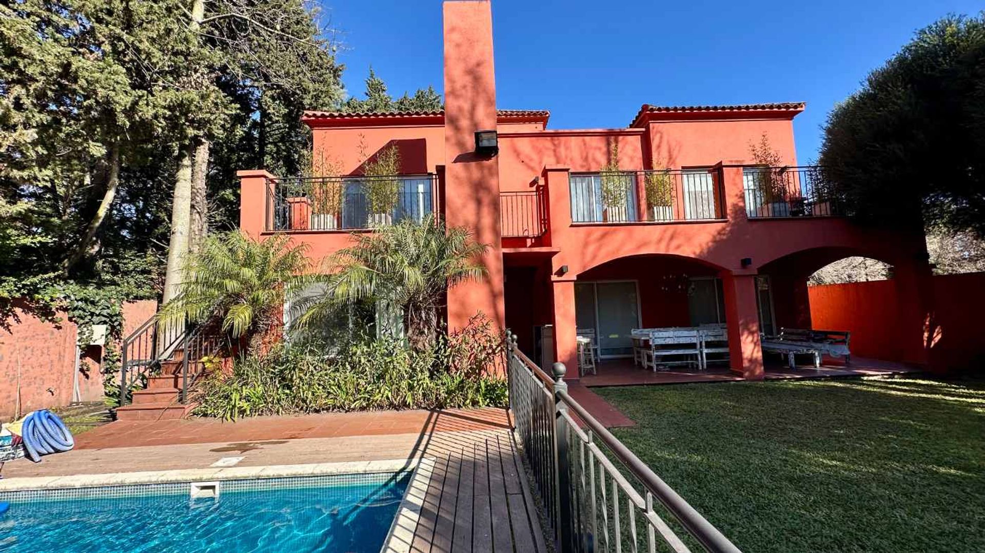 Venta Casa De 7 Amb. Con Cochera En San Isidro