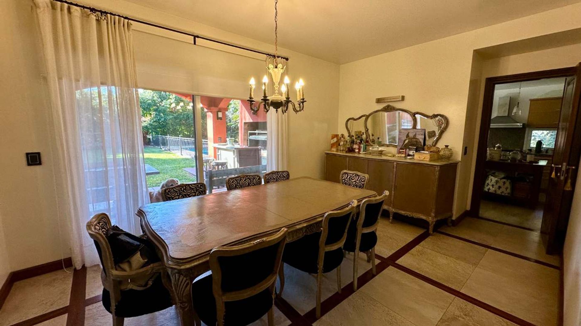 Venta Casa De 7 Amb. Con Cochera En San Isidro