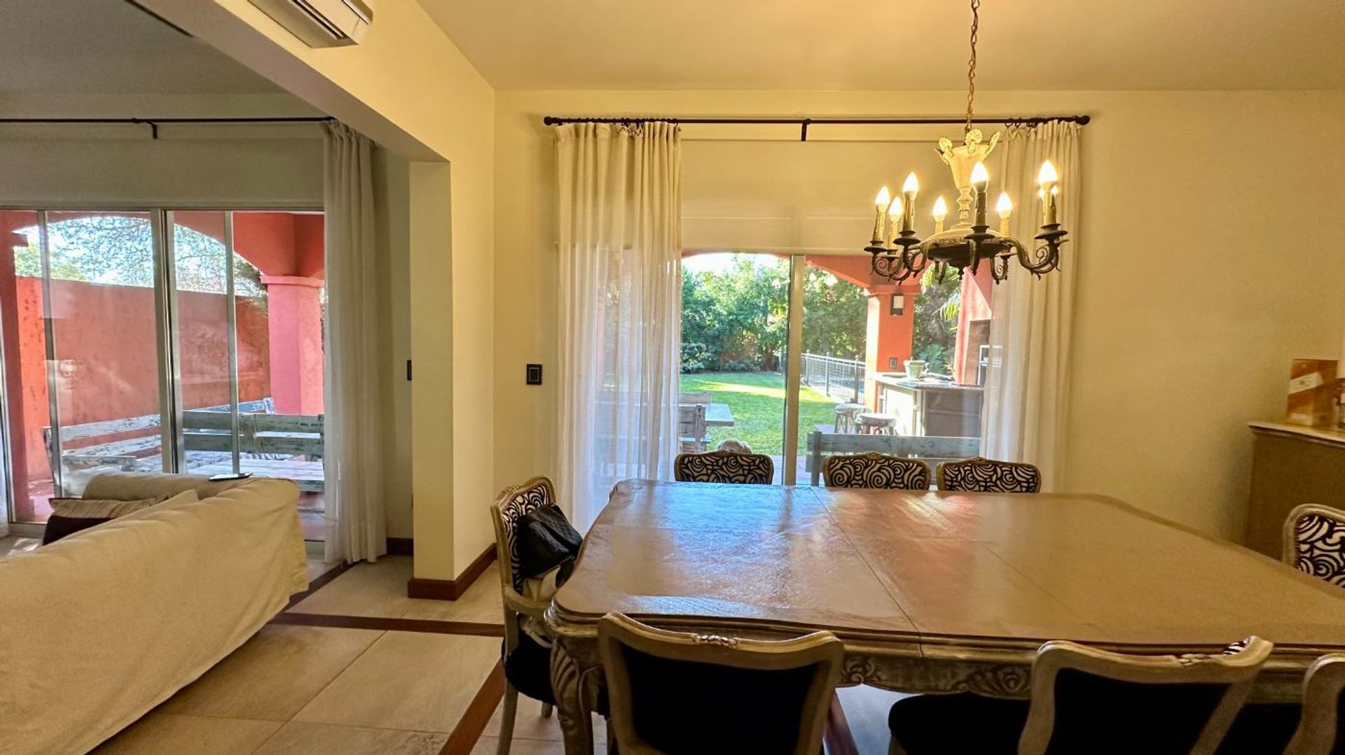 Venta Casa De 7 Amb. Con Cochera En San Isidro