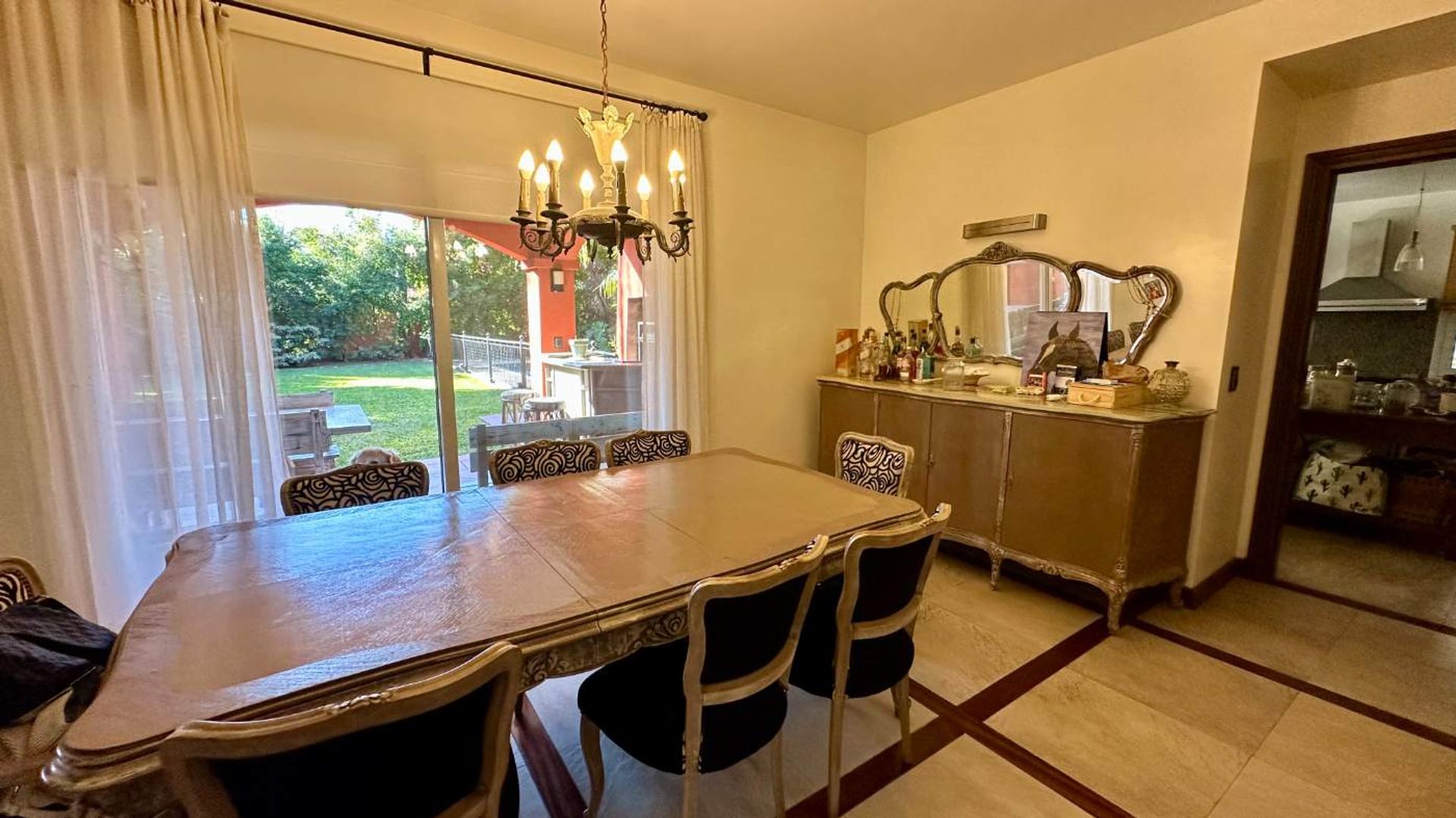 Venta Casa De 7 Amb. Con Cochera En San Isidro