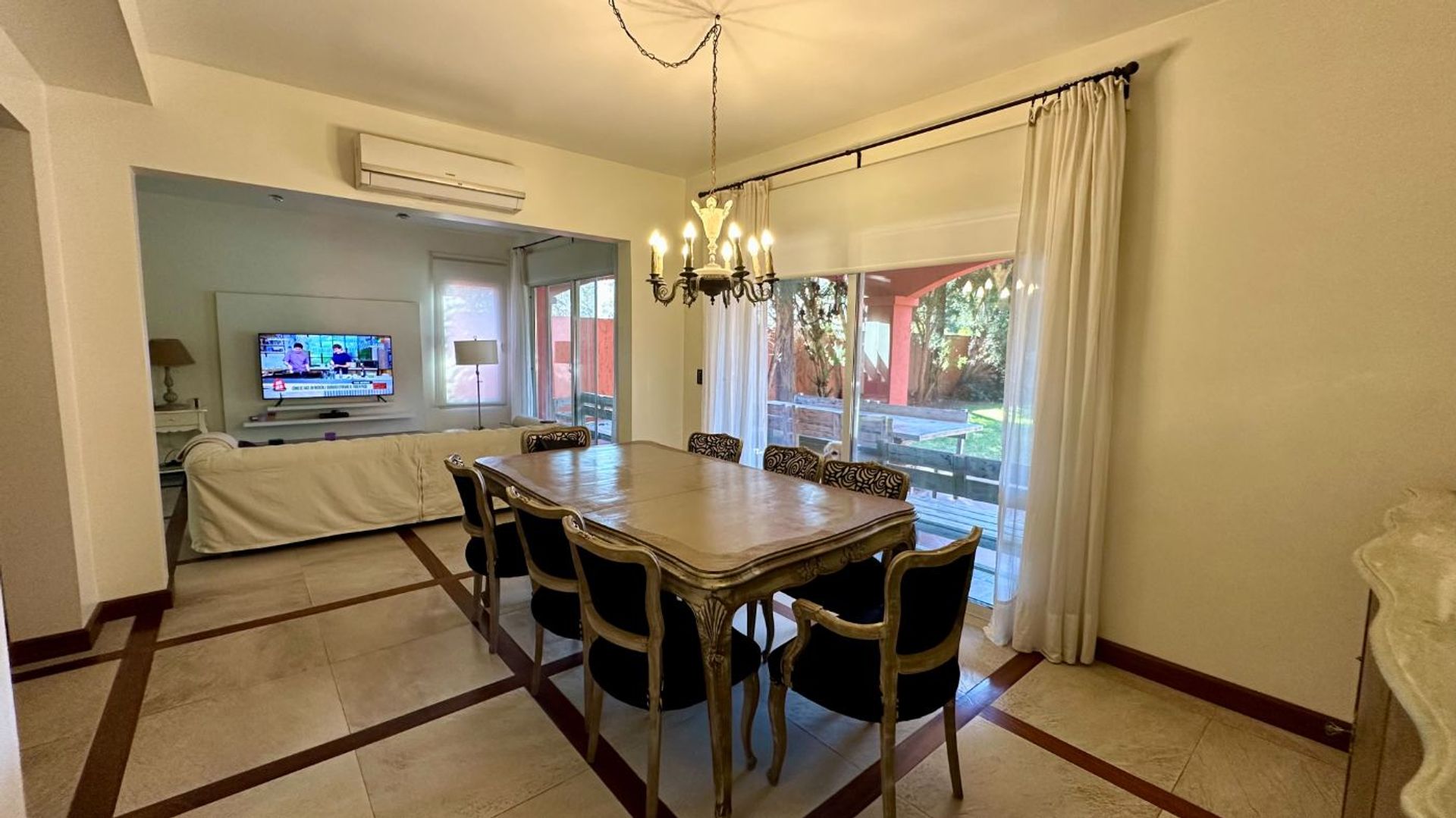 Venta Casa De 7 Amb. Con Cochera En San Isidro
