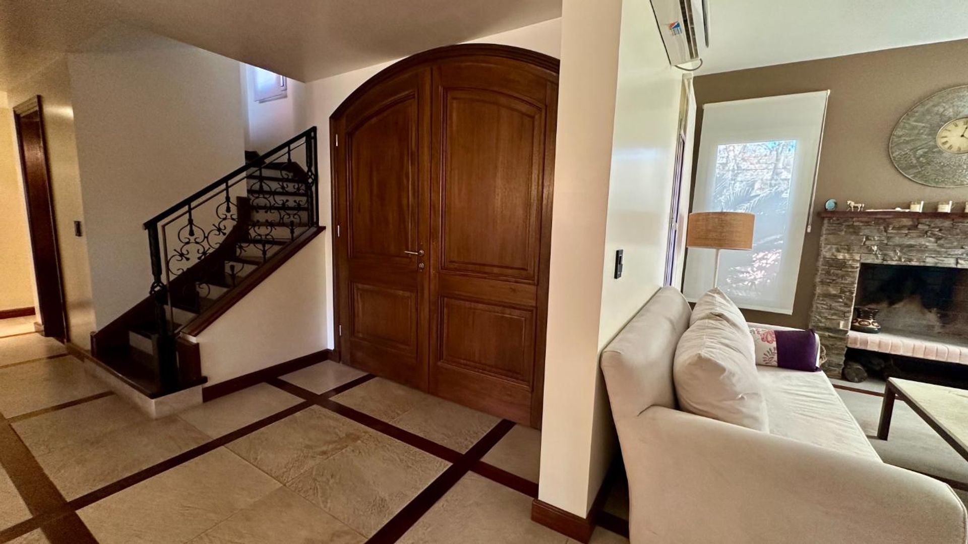 Venta Casa De 7 Amb. Con Cochera En San Isidro